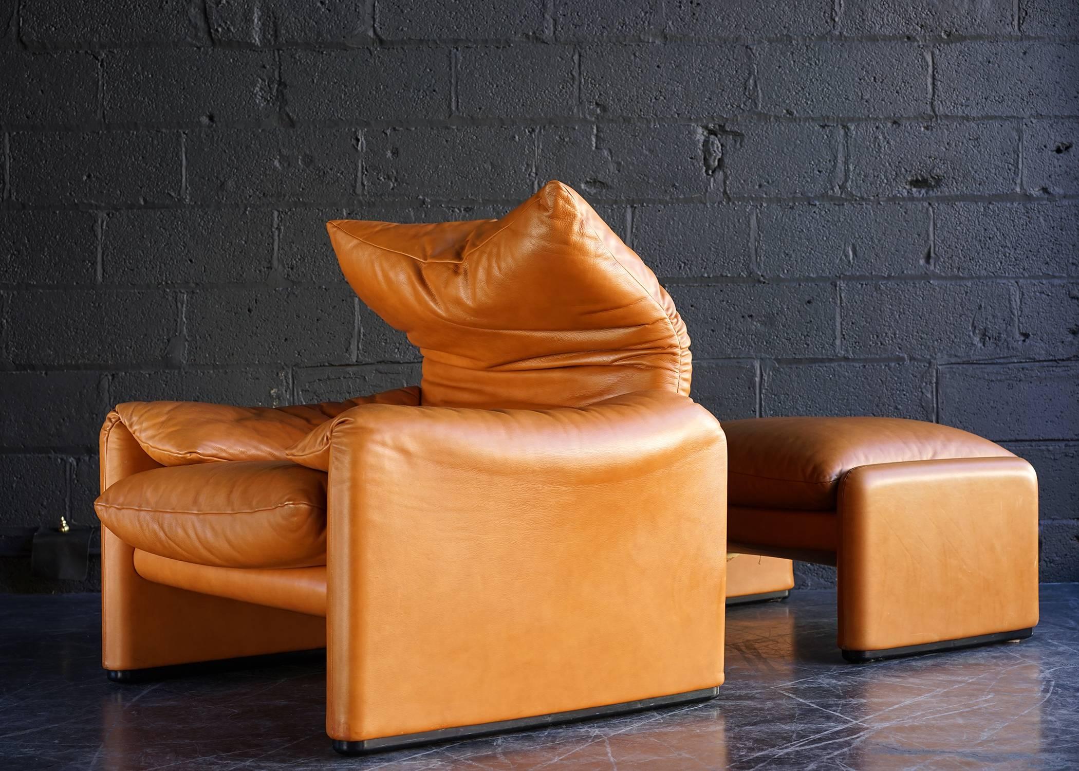 All original in fine vintage condition. Soft, supple leather with rich, warm tone. Features adjustable headrest with independent left/right movement. Exceptionally comfortable and expressive in form. Manufactured by Cassina in Italy.

Chair