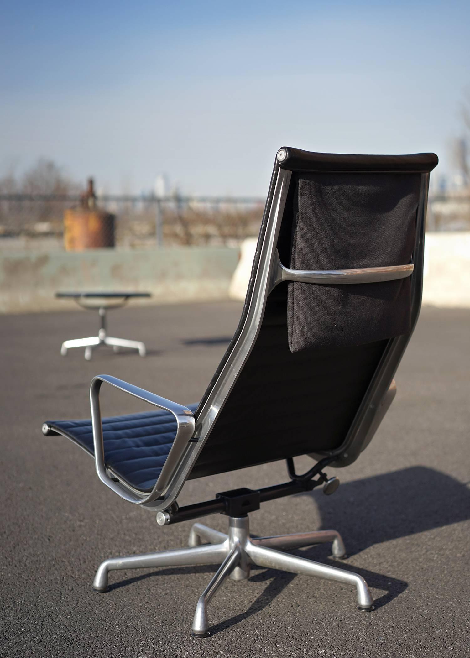 Mid-20th Century Eames Aluminium Group Lounge Chair and Ottoman