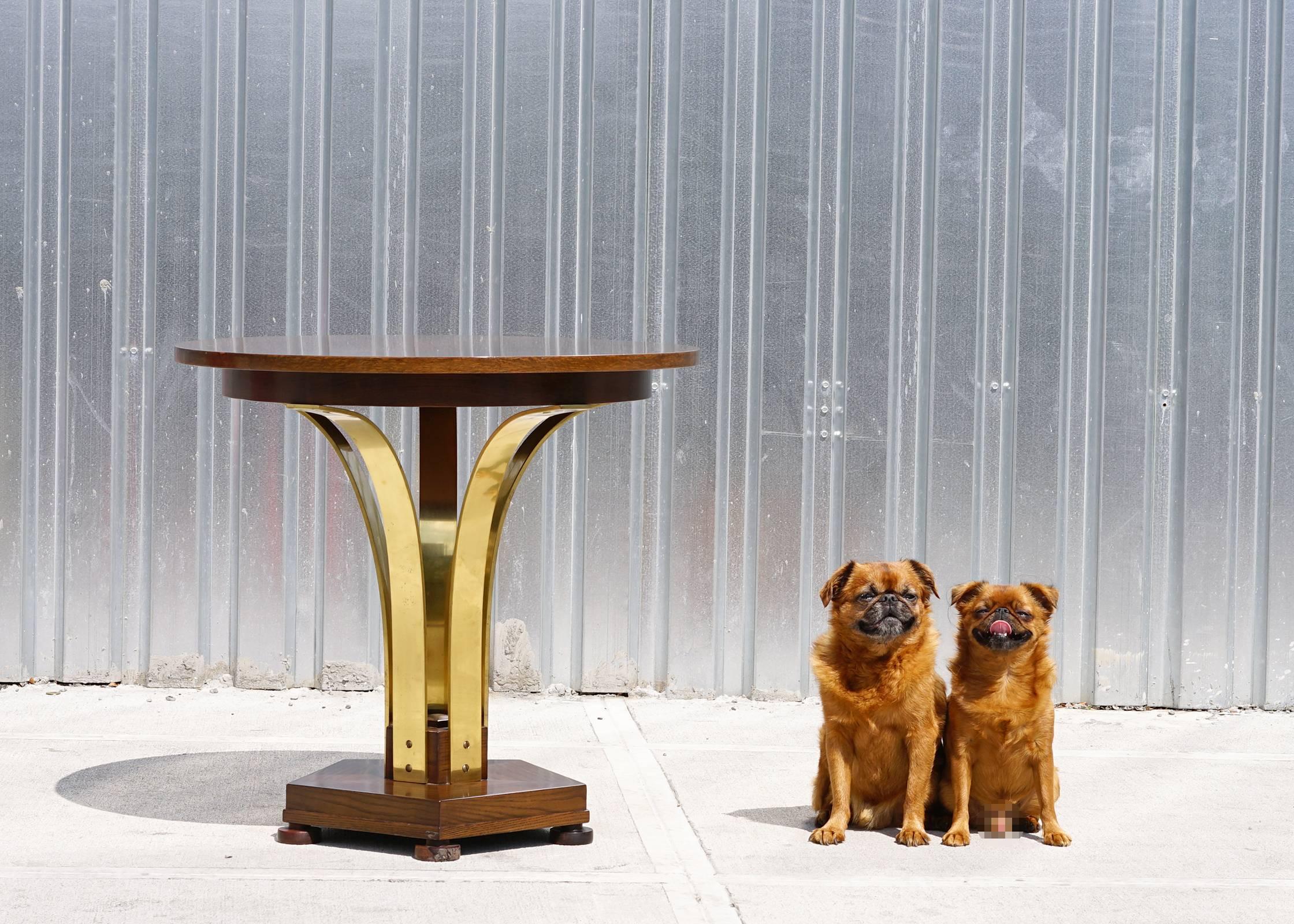 This Roger Sprunger for Dunbar Tulip table features brass-plated steel supports and beautifully figured wood top and base. Versatile and multifunctional as a side table, occasional table, or as a tea table for two. All original with lovely natural