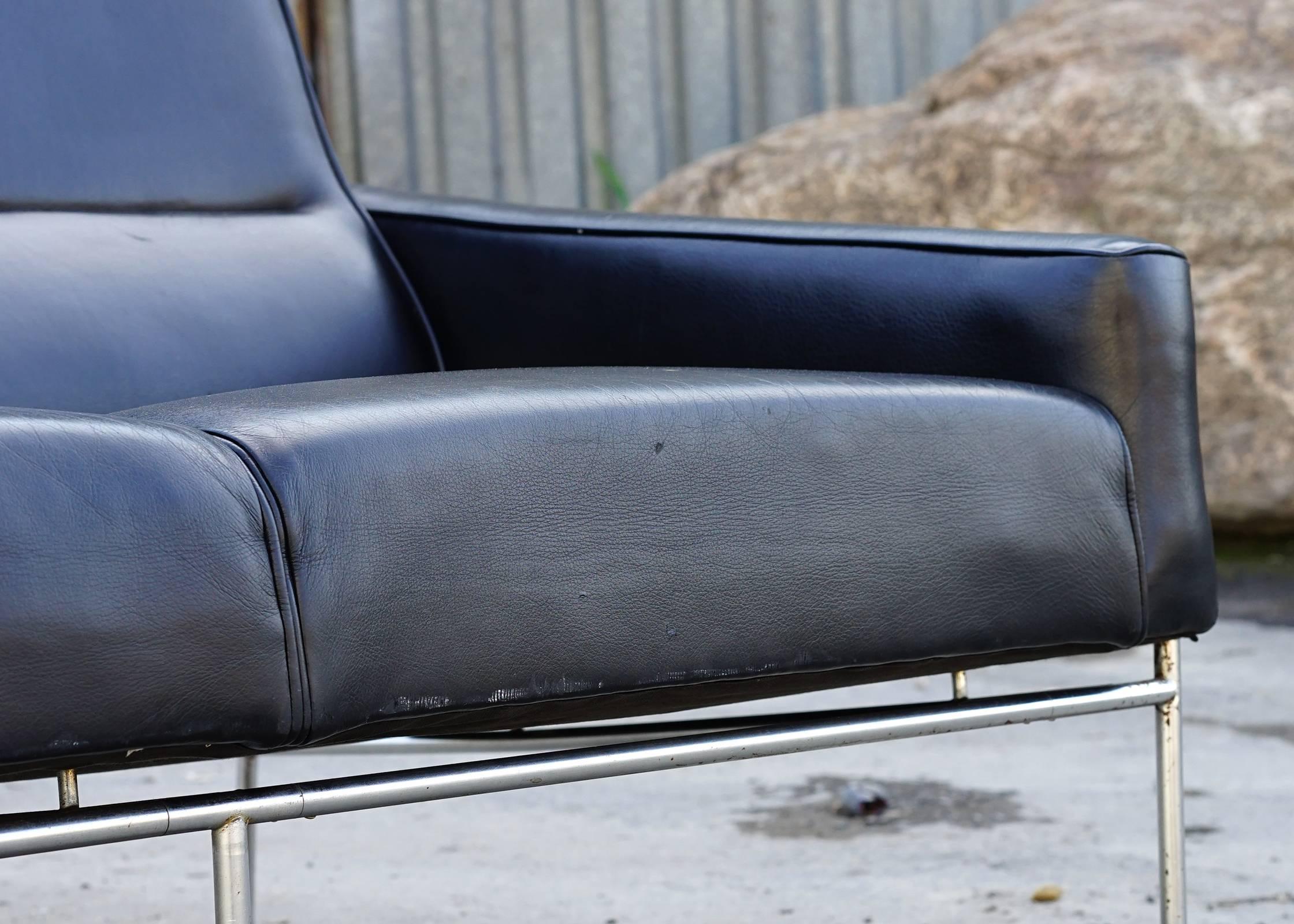 Mid-20th Century Arne Jacobsen 3300/2 Airport Sofa