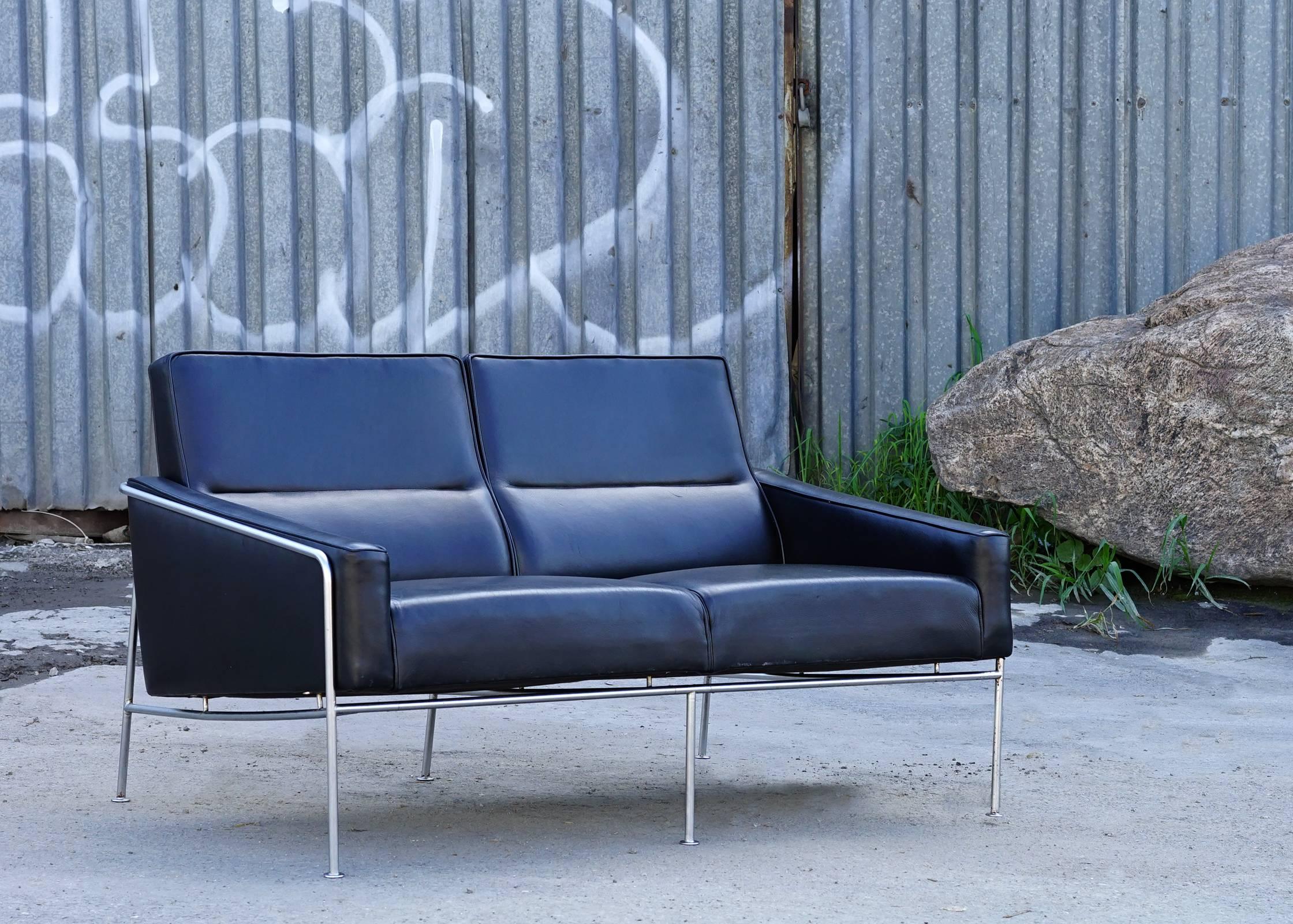 Metal Arne Jacobsen 3300/2 Airport Sofa
