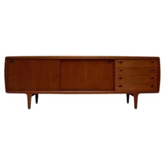Aparador grande de teca de diseño danés vintage de los años 60, de H.P. Hansen