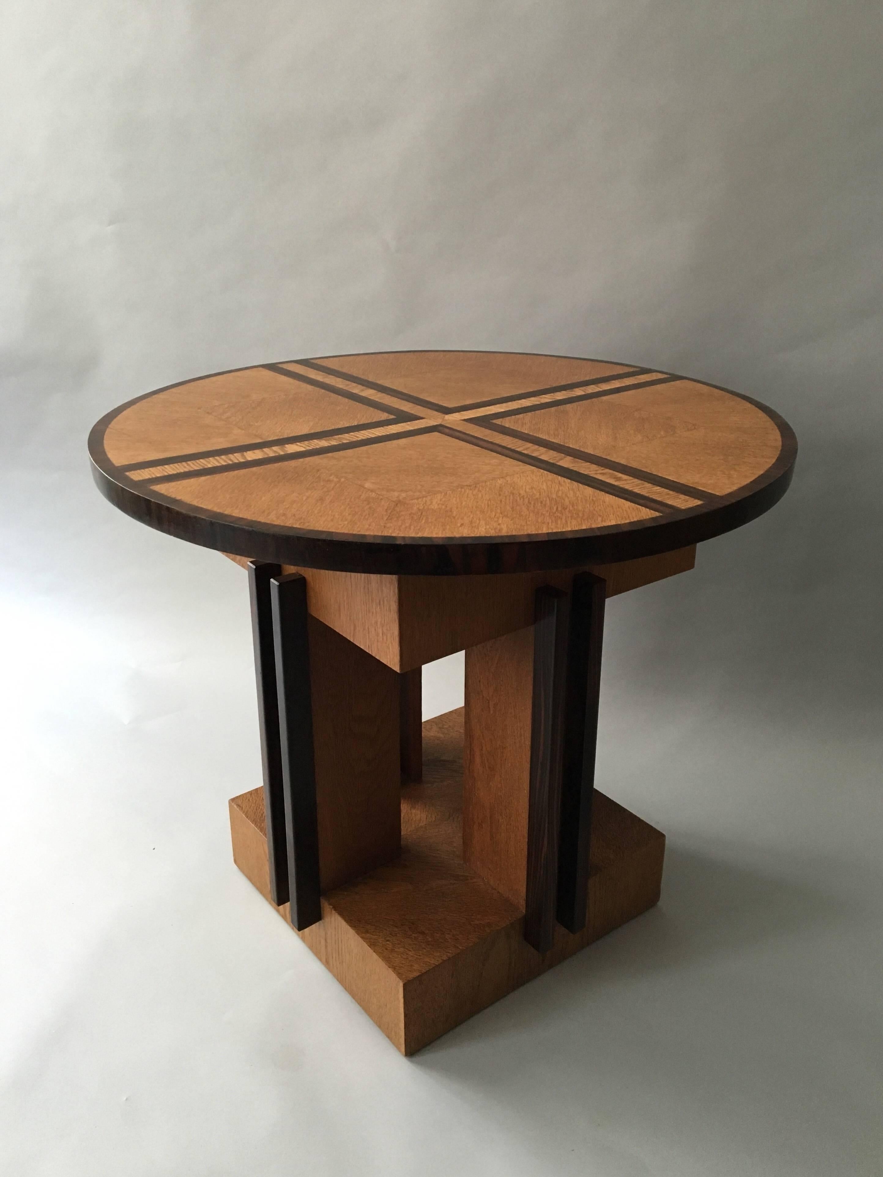 Hague school low table in oak and Macassar. During the interwar years (1919-1938) in the city of The Hague, a luxurious and modern design style was created. The Hague School is a variation of Art Deco and is recognizable by the straight and