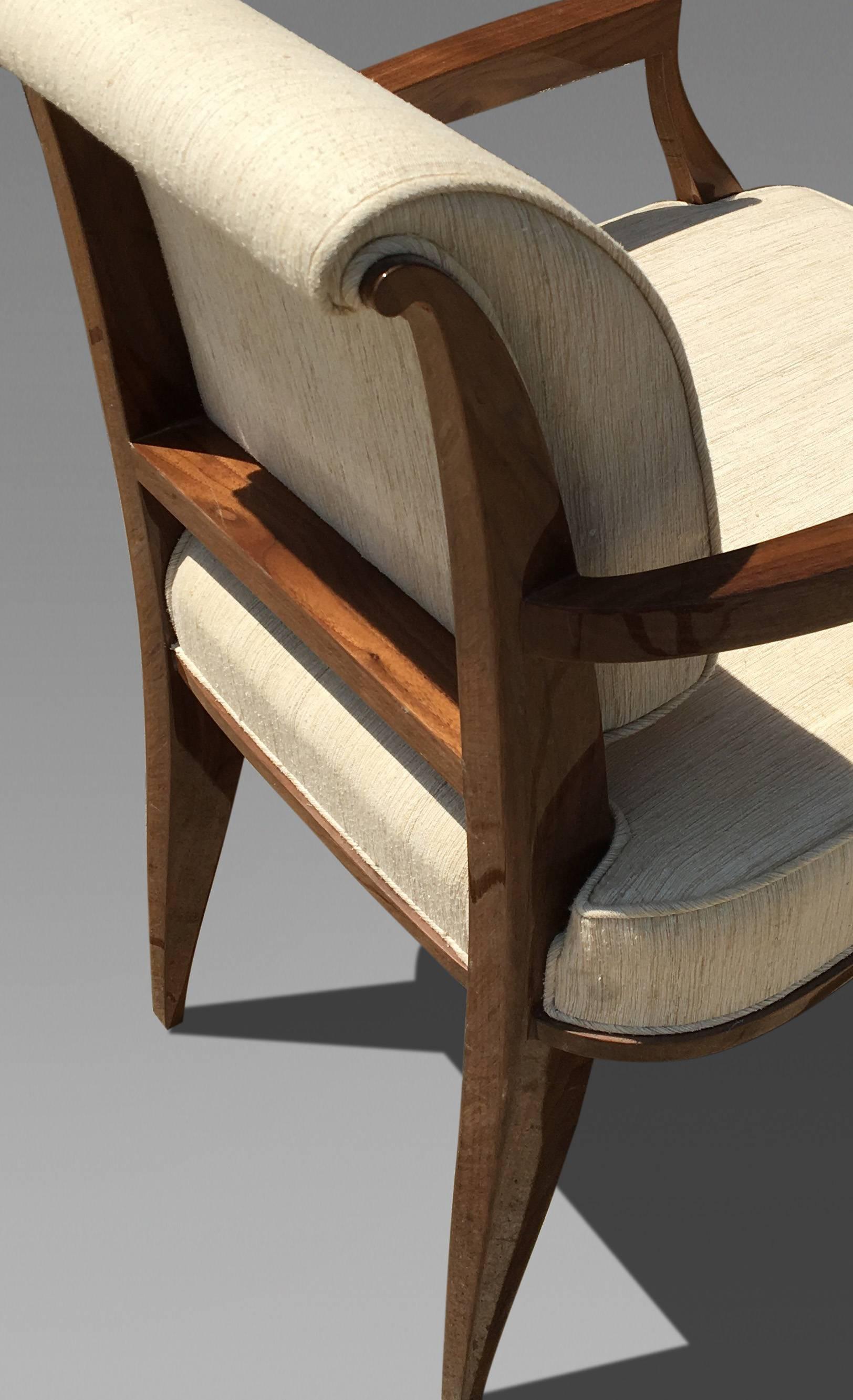 Américain Ensemble de huit chaises en noyer, inspirées de la conception de mile-Jacques Ruhlmann en vente