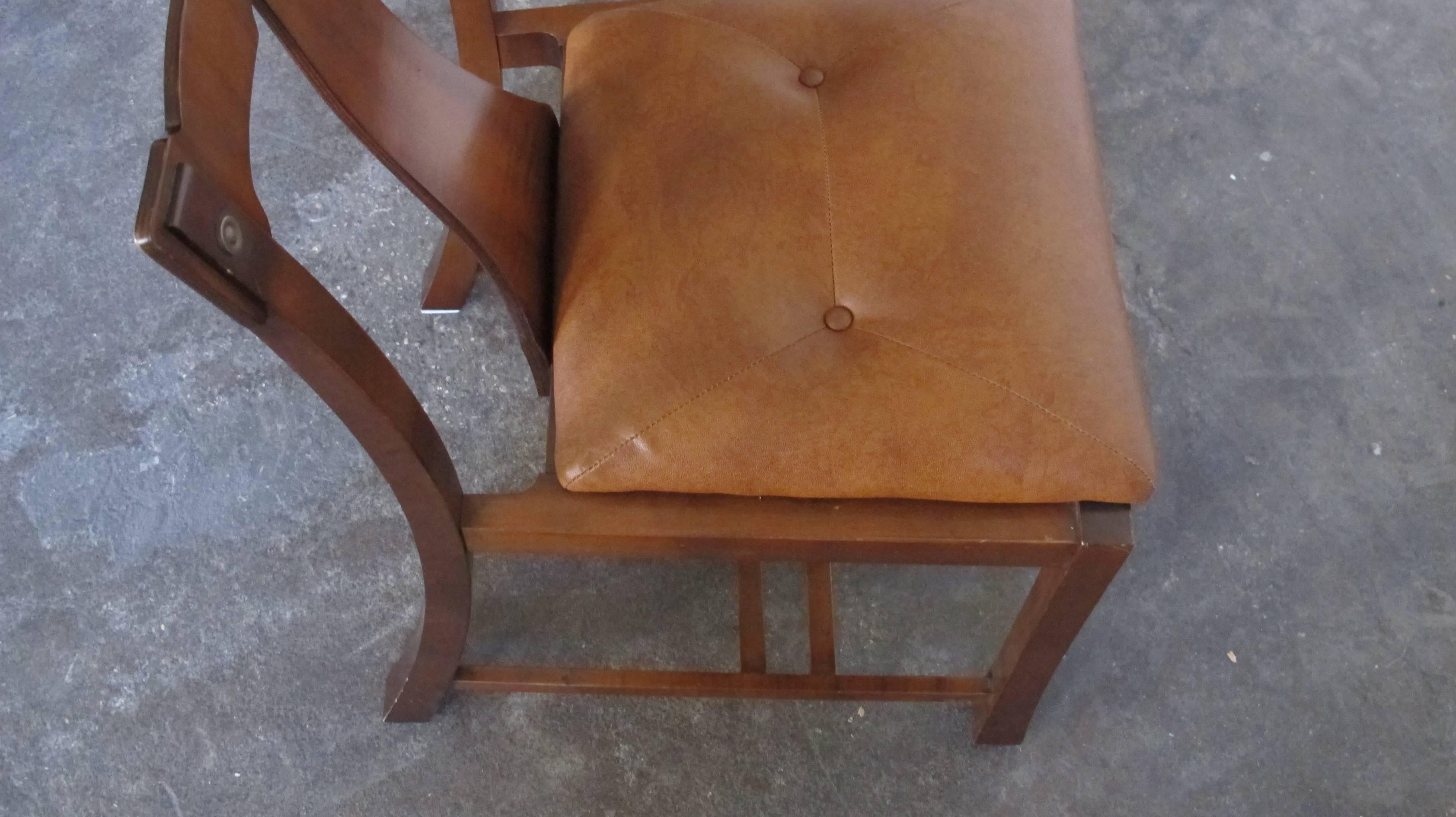 Beautiful set of 12 chairs, Italian design in 1960.
Japanese style, typical of the 1960s Italian, walnut, seat in imitation leather, high quality.