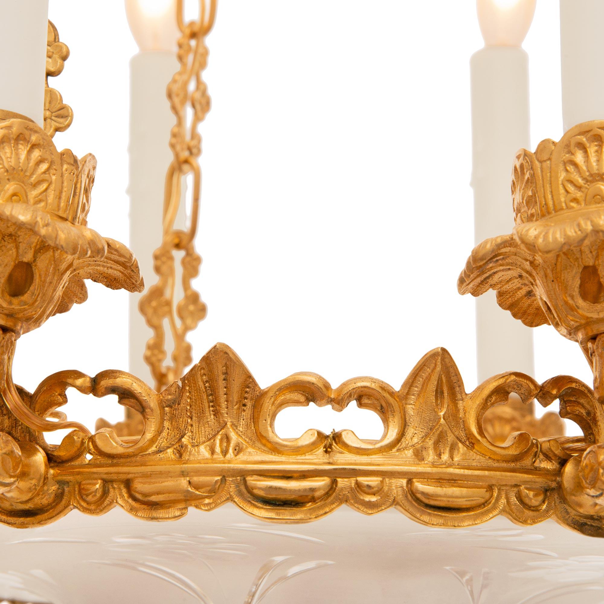 Francese Coppia di lampadari francesi del XIX secolo in Ormolu e vetro satinato acidato in vendita