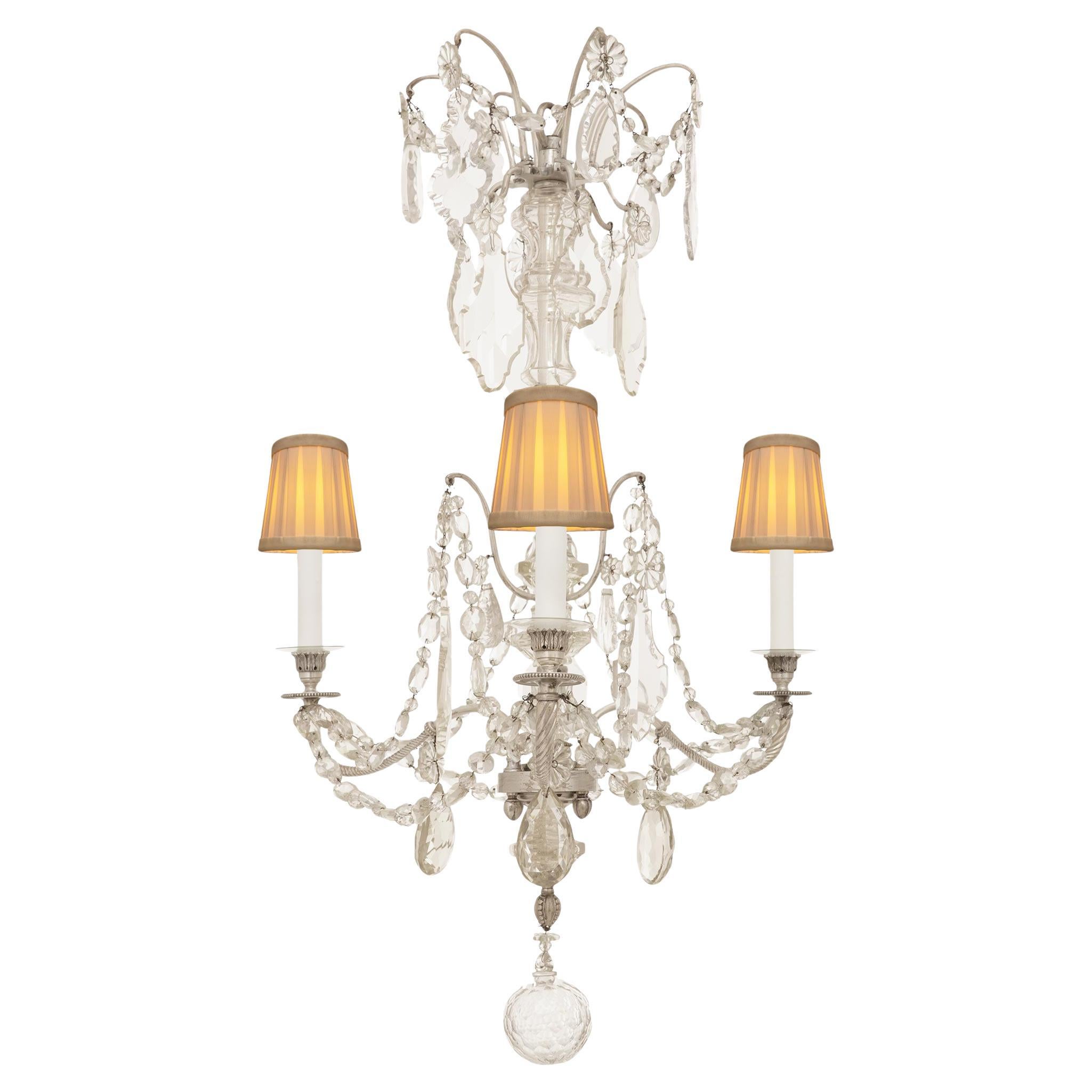 Français 19e s. Lustre Louis XVI en bronze argenté et cristal de Baccarat