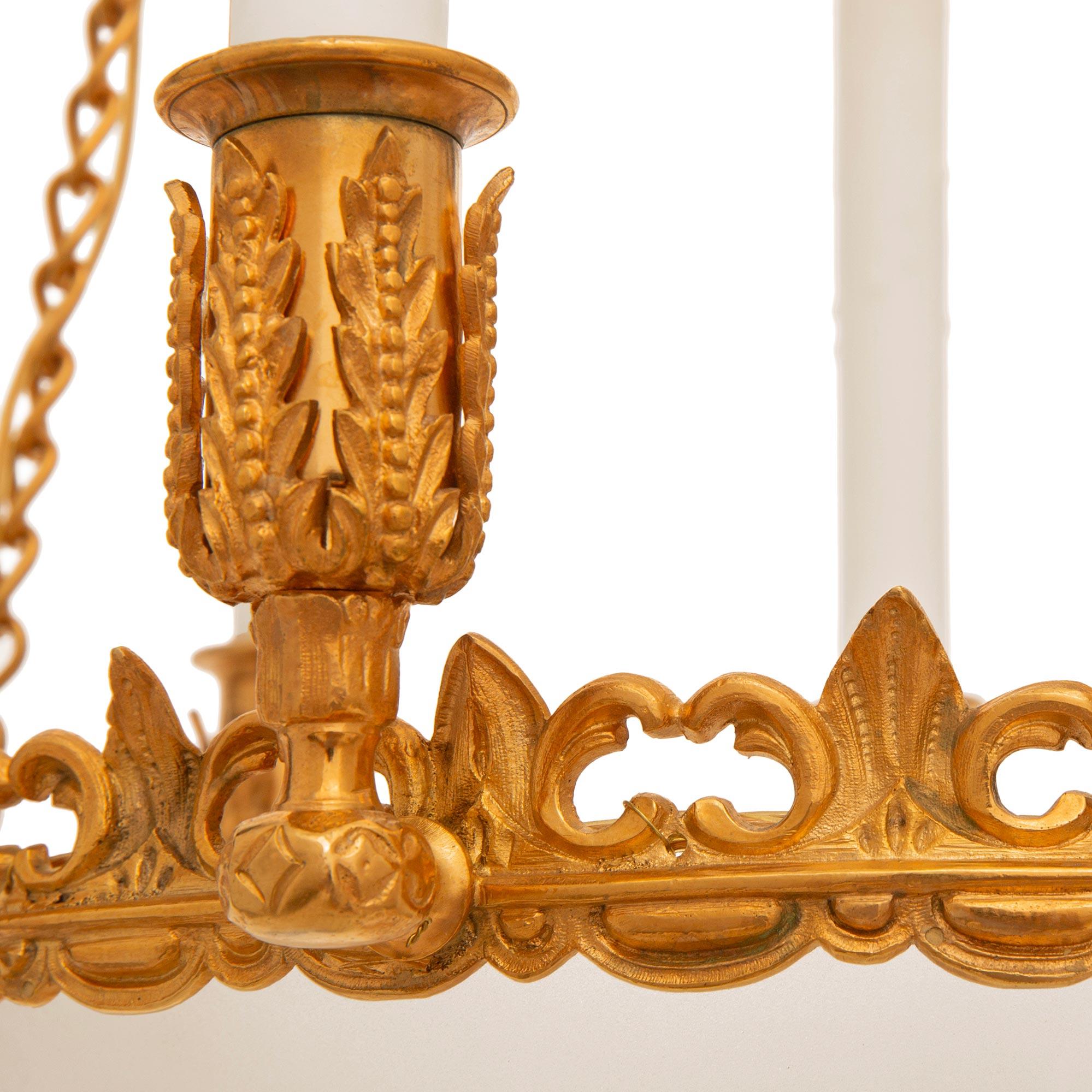 Lampadario francese del XIX secolo in ormolu e vetro smerigliato In condizioni buone in vendita a West Palm Beach, FL
