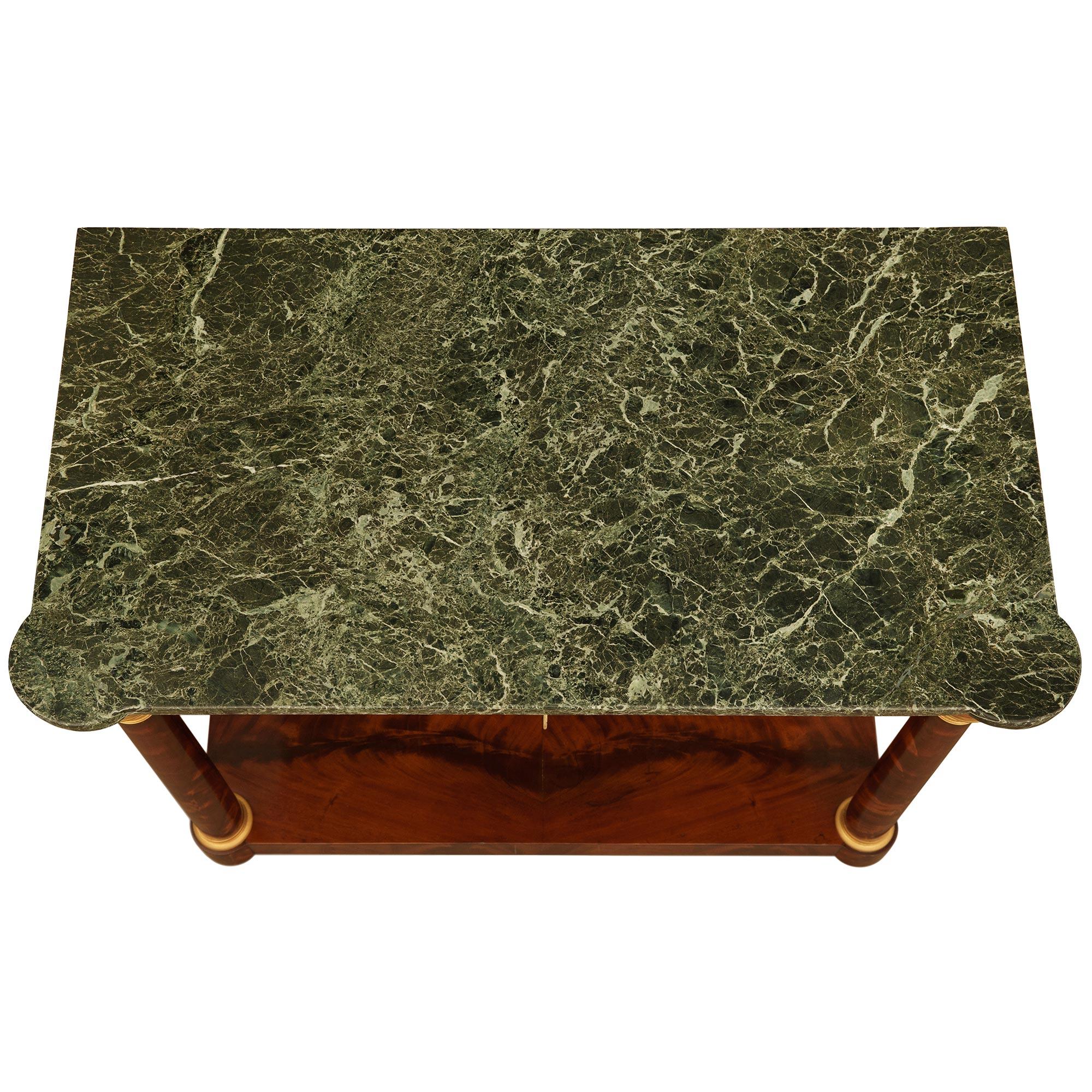 Console néo-classique st. Console en acajou flammé et bronze doré en vente 3
