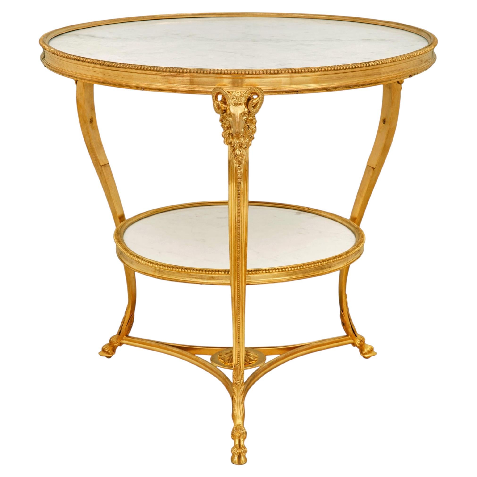 Tavolo Guéridon francese del XIX secolo in stile Luigi XVI in ormolu e marmo bianco di Carrara
