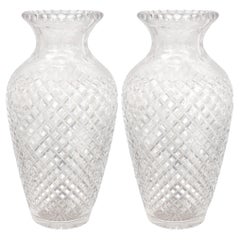 Par de jarrones franceses de cristal de Baccarat de principios de siglo