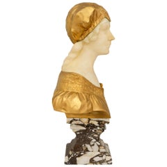 Busto francese del XIX secolo in alabastro, bronzo dorato e marmo, firmato S. Bizard