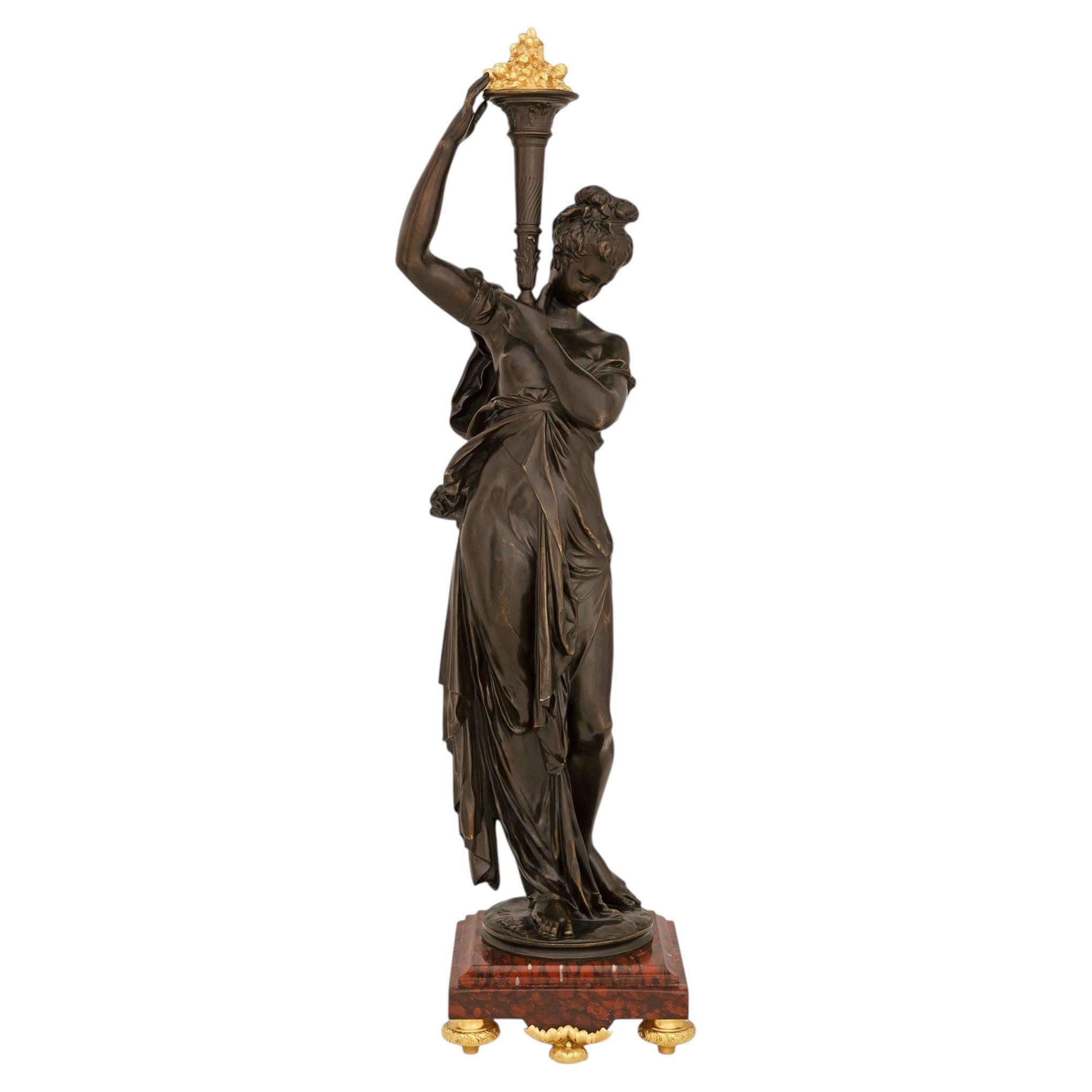 Französische Statue der Fortuna im Stil Ludwigs XVI. aus patinierter Bronze, vergoldeter Bronze und Marmor im Angebot
