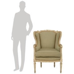 Paire de fauteuils français en bois patiné, de style Louis XVI, datant du milieu du XIXe siècle