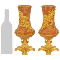 Ein Paar französischer Vasen aus Marmor und vergoldetem Bronze aus der Belle Époque des 19. Jahrhunderts