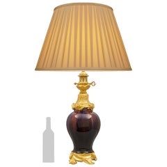 Chinesisches Porzellan des 19. Jahrhunderts und französische Ormolu-Lampe aus dem Louis XVI.