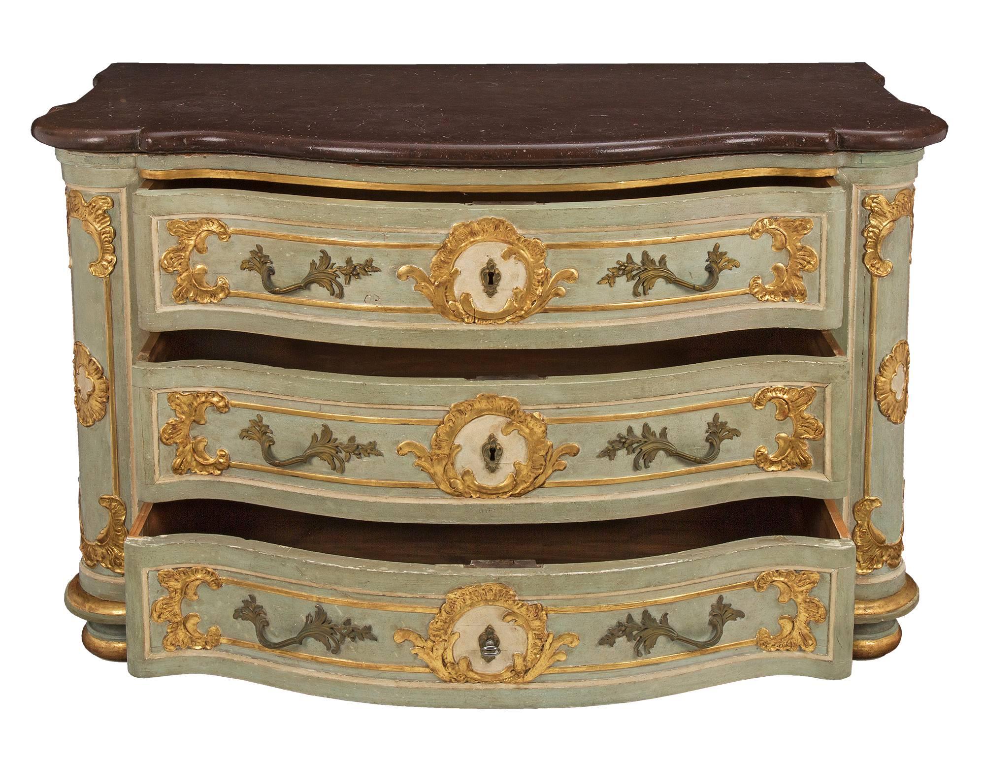 Italian Mid-18th Century Louis XV Period Patinated and Giltwood Venetian Chest In Excellent Condition In West Palm Beach, FL