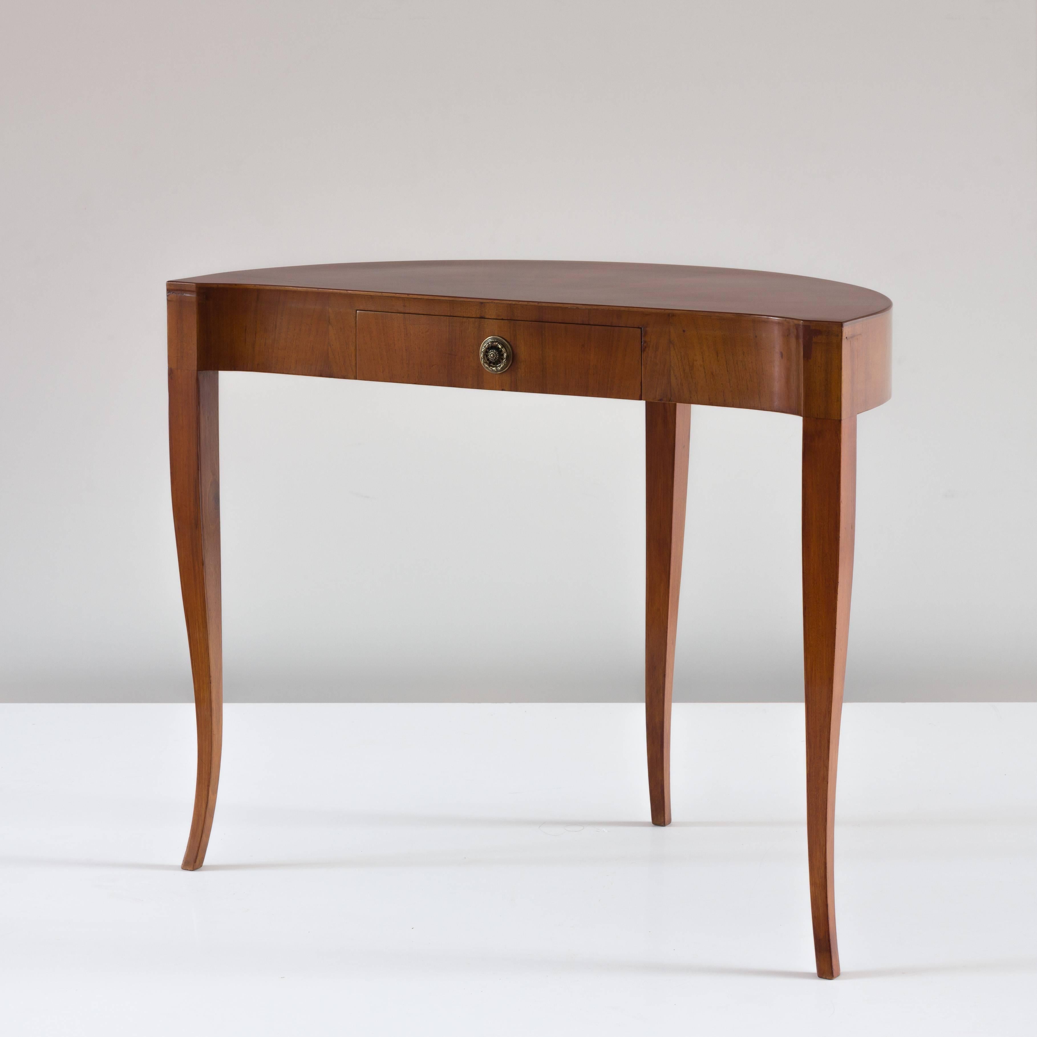 Rare Gio Ponti center demi-lune console table, 1928-1930
produced form Domus Nova.
Three sinuous and elegant legs
one-drawer
walnut, brass
very good original condition.
Measures: H 79cm, 94 x 52.
Sold together with a certificate of