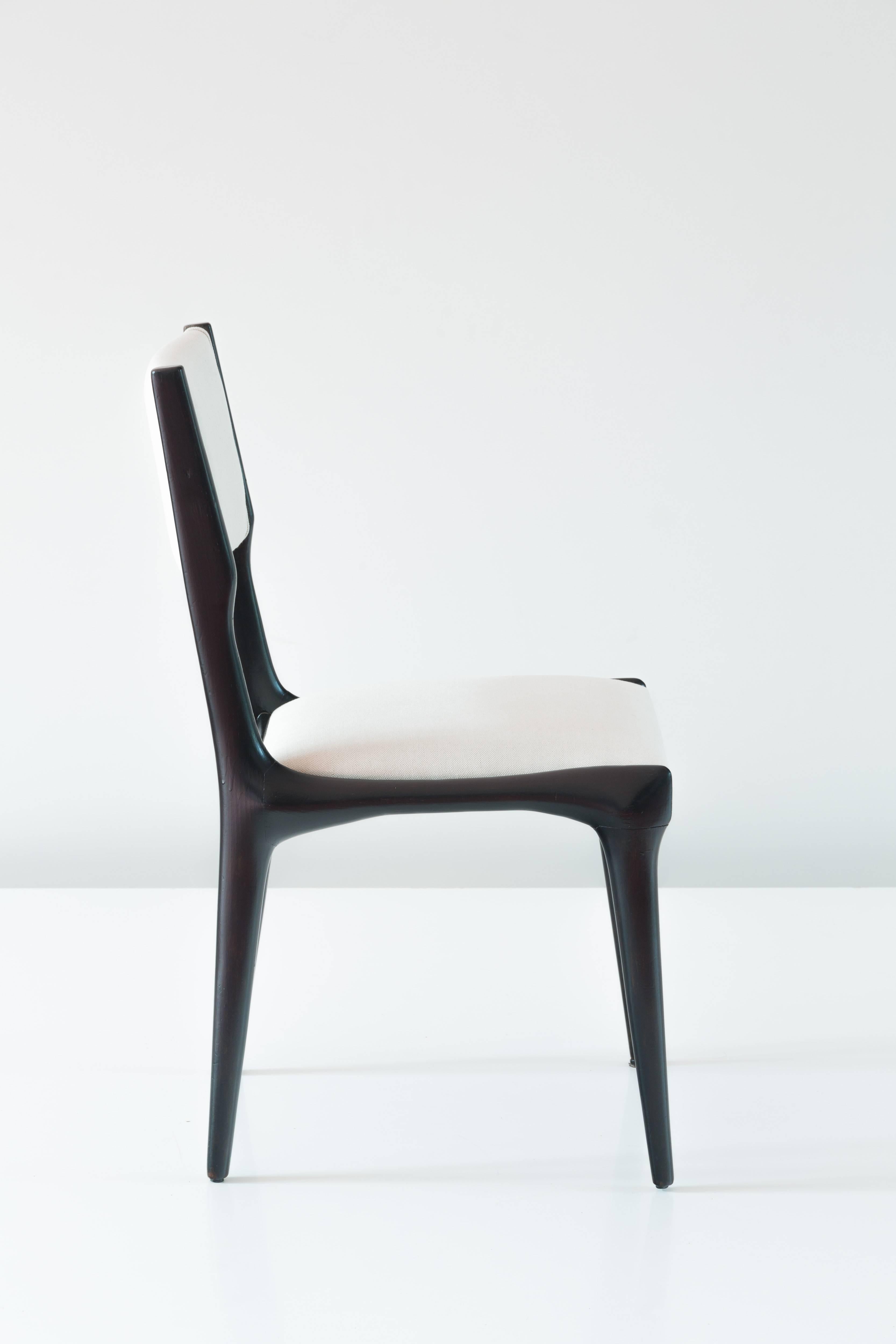 Iconic chair designed by Carlo De Carli for Cassina 1957. 
Black laquered wood, white cotton 
manufactured by Cassina model n. 