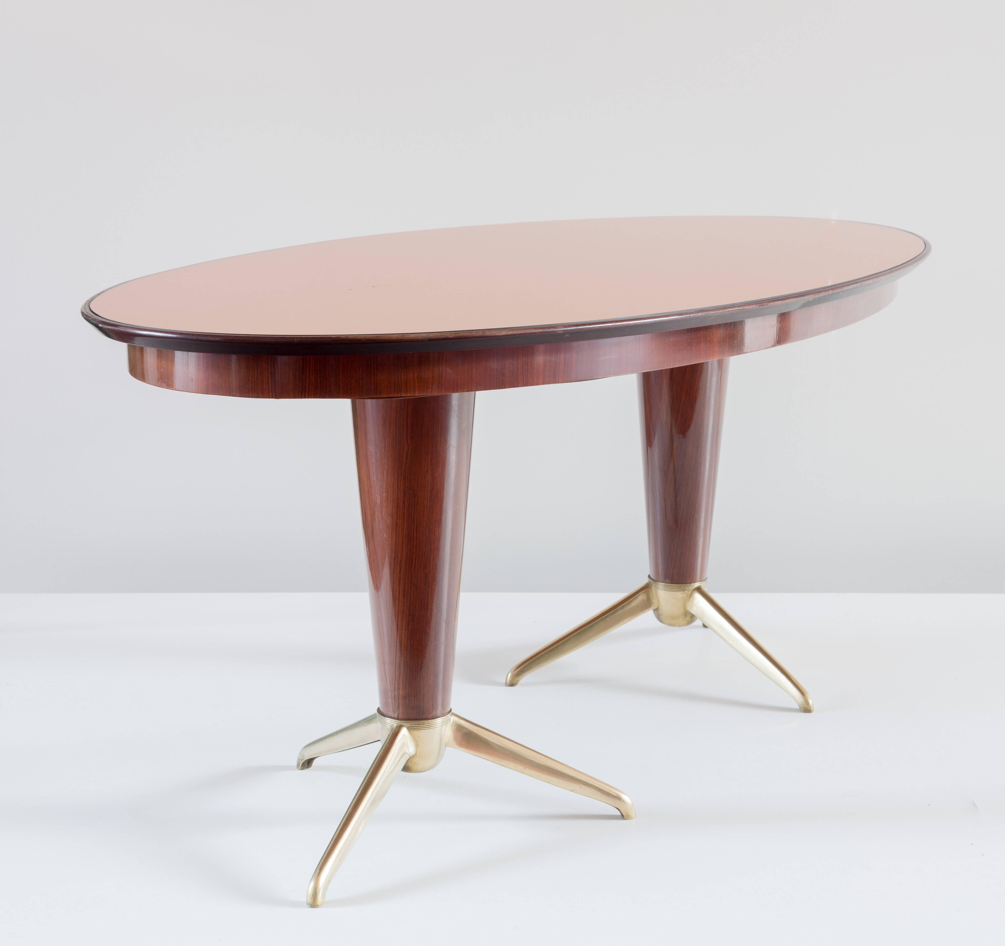 Mesa de comedor ovalada de latón caoba, tablero de espejo rosa, 1952 mediados del siglo XX en venta