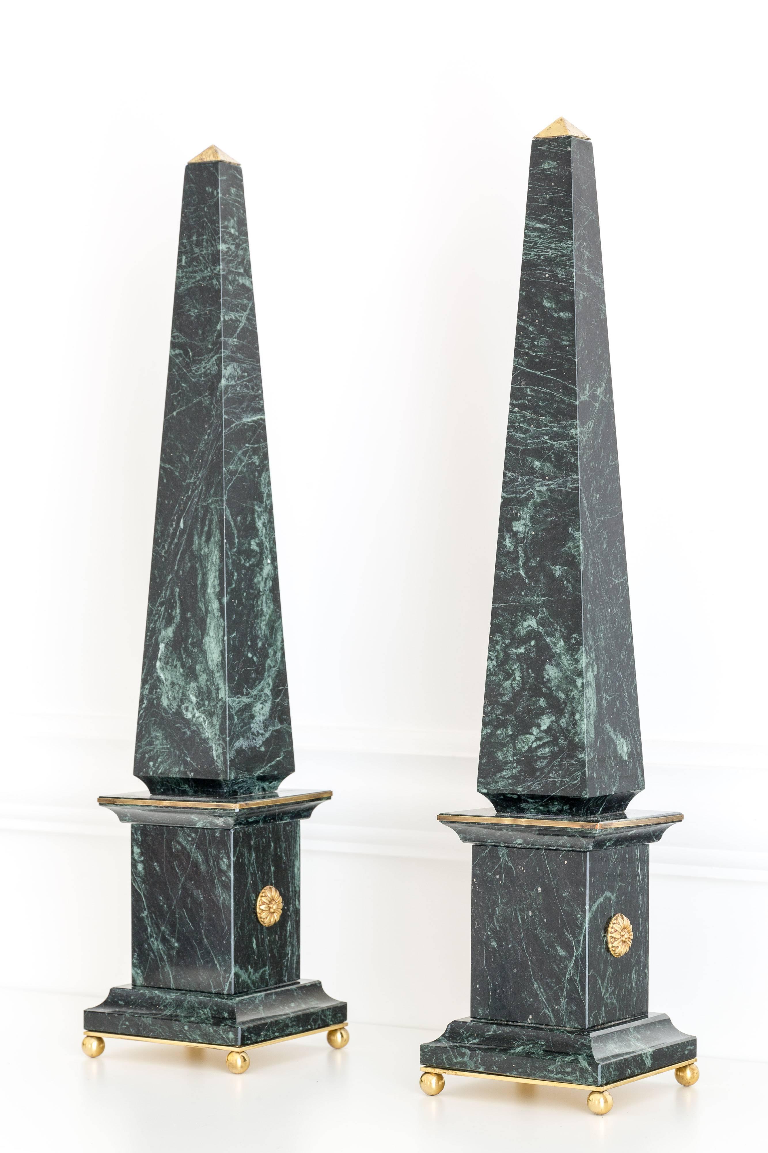 Paar italienische Obelisken aus Marmor und Bronze 