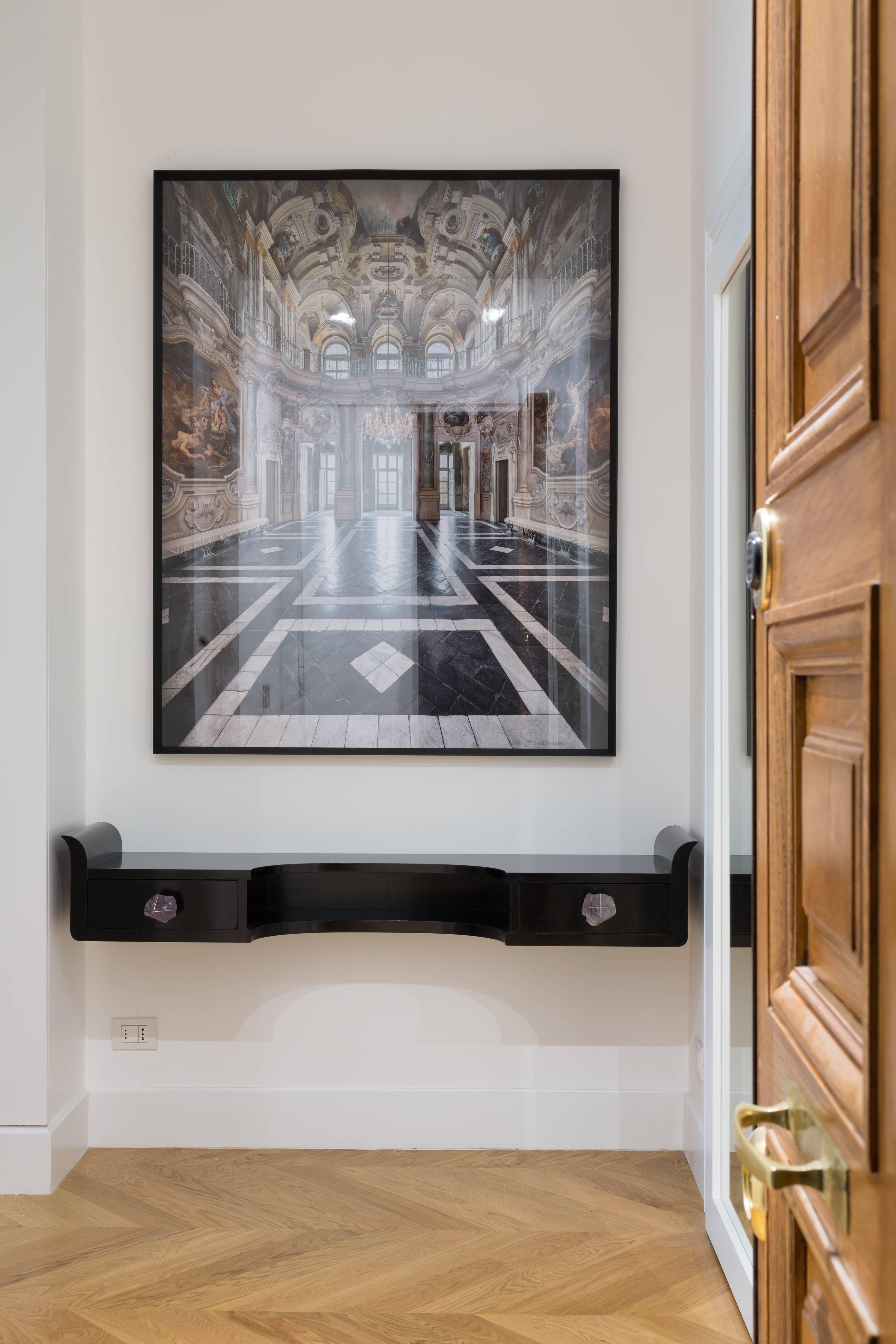 Carlo Carossio
Villa Della Regina, Turin, 2017

aus der Serie Grande Bellezza für die Galerie Compendio, Rom
full Ultra HD
auflage von 10 +2 ap
Maße: 120 x 150 cm
verso vom Künstler signiert und nummeriert
Auf Anfrage auch in anderen