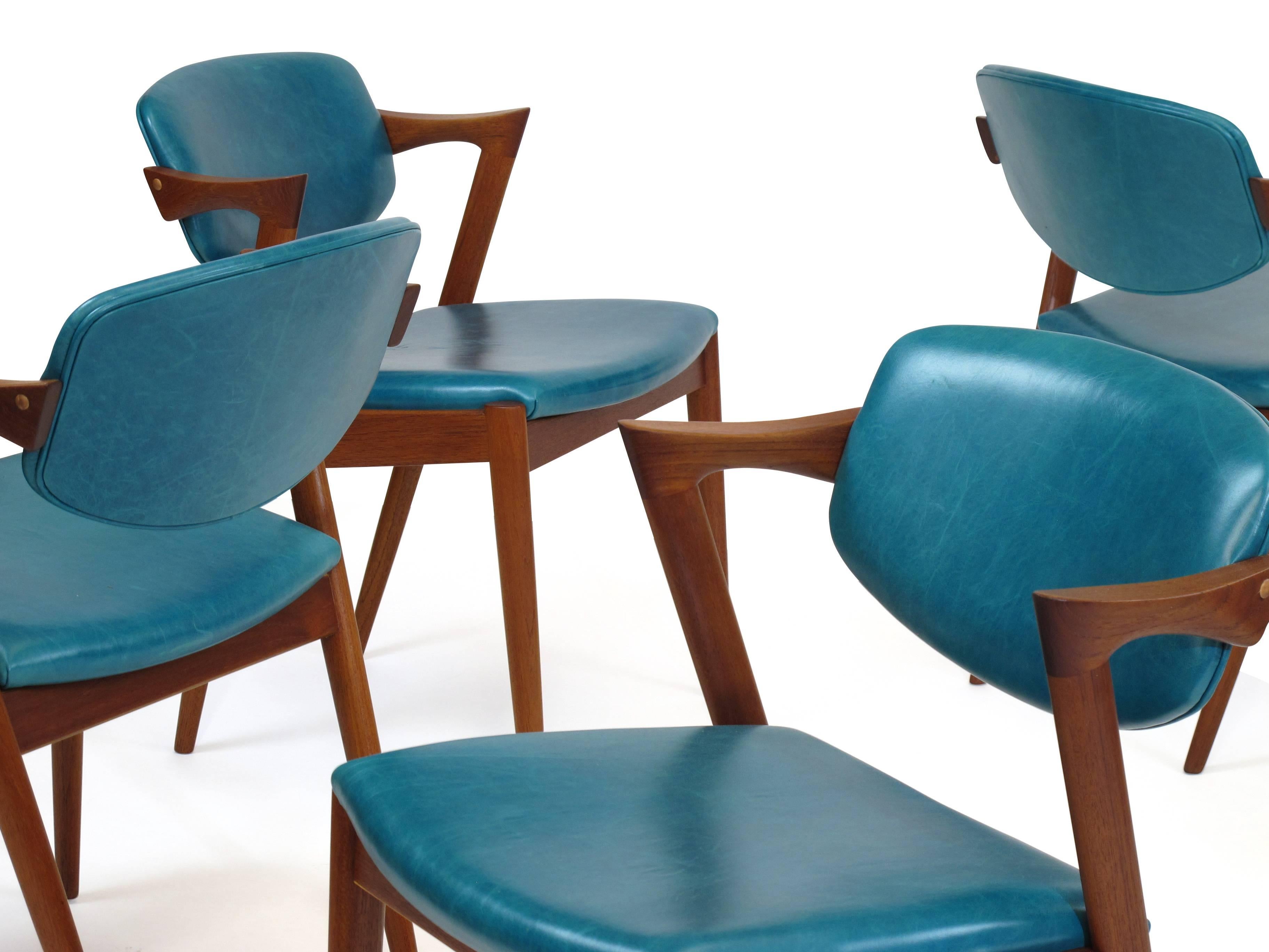 Scandinave moderne Six chaises à manger danoises en teck de Kai Kristiansen en cuir turquoise:: 20 disponibles