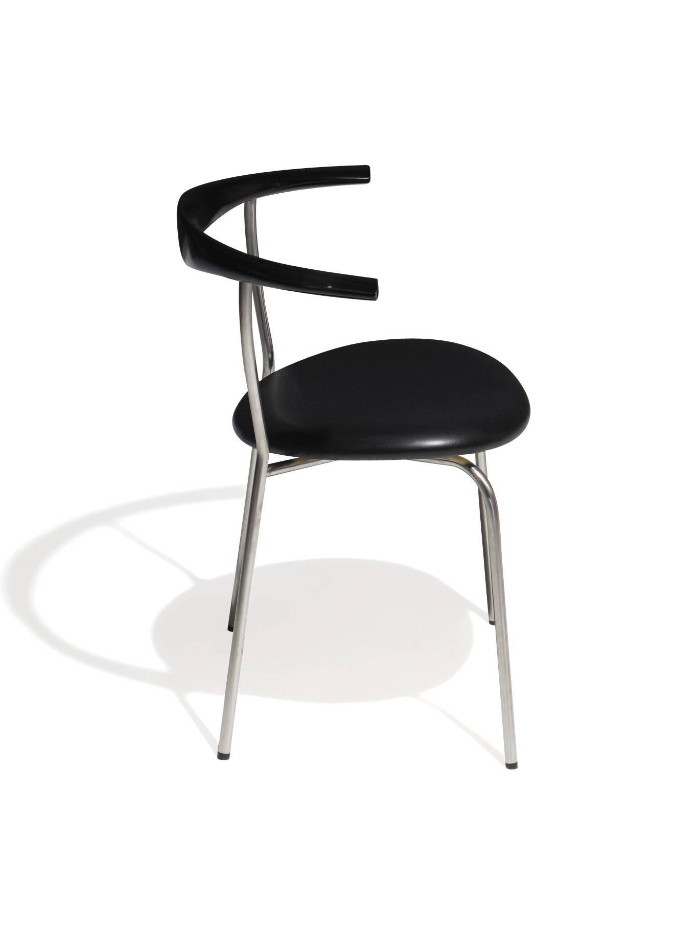 Hans Wegner Pp701 Bull Horn Dining Chairs in Black Lacquer, Leather and Steel In Good Condition In Oakland, CA