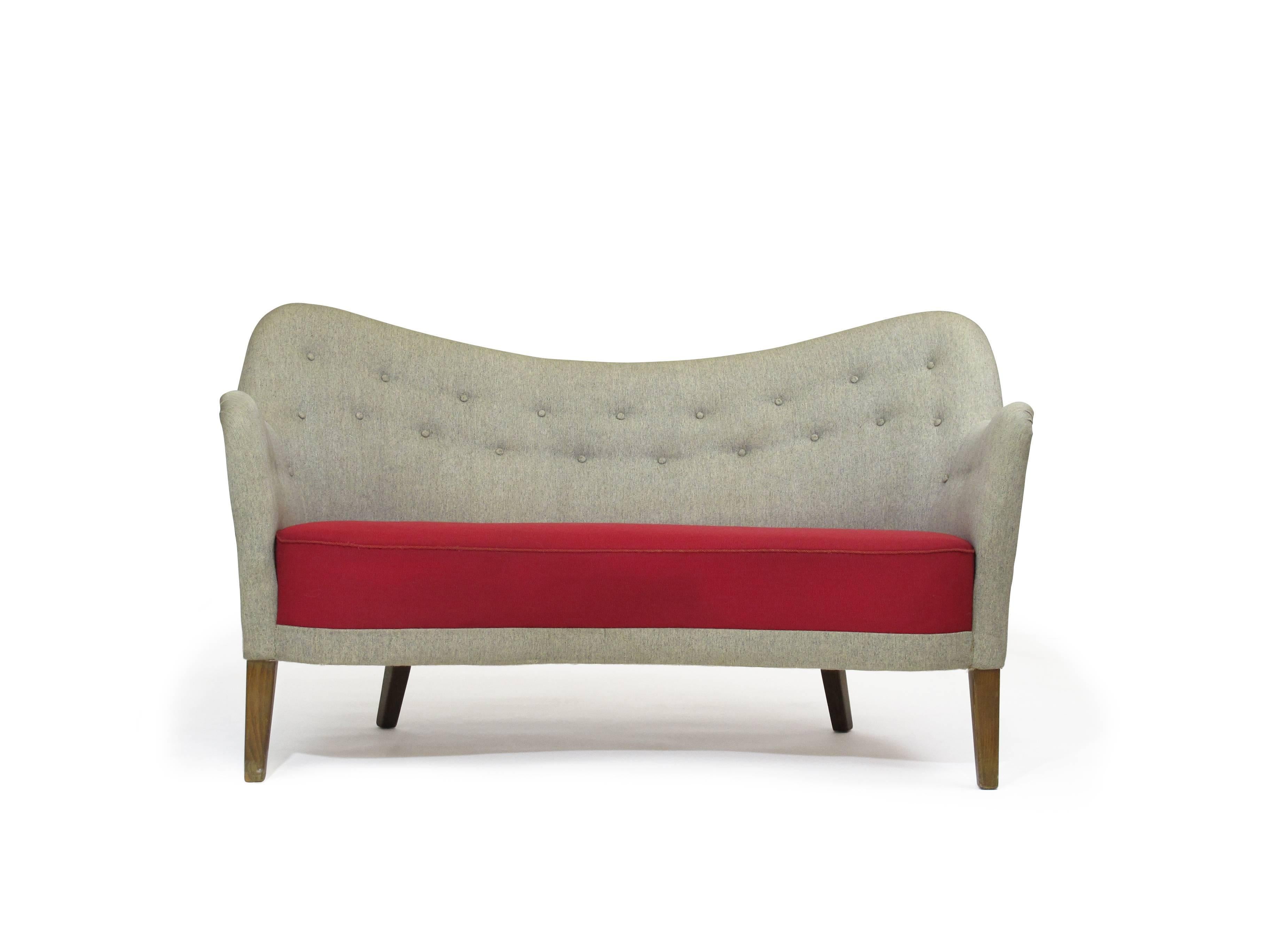 Dänisches Sofa aus den späten 1940er Jahren in der Art des Finn Juhl-Sofas von Carl Brorup (20. Jahrhundert) im Angebot