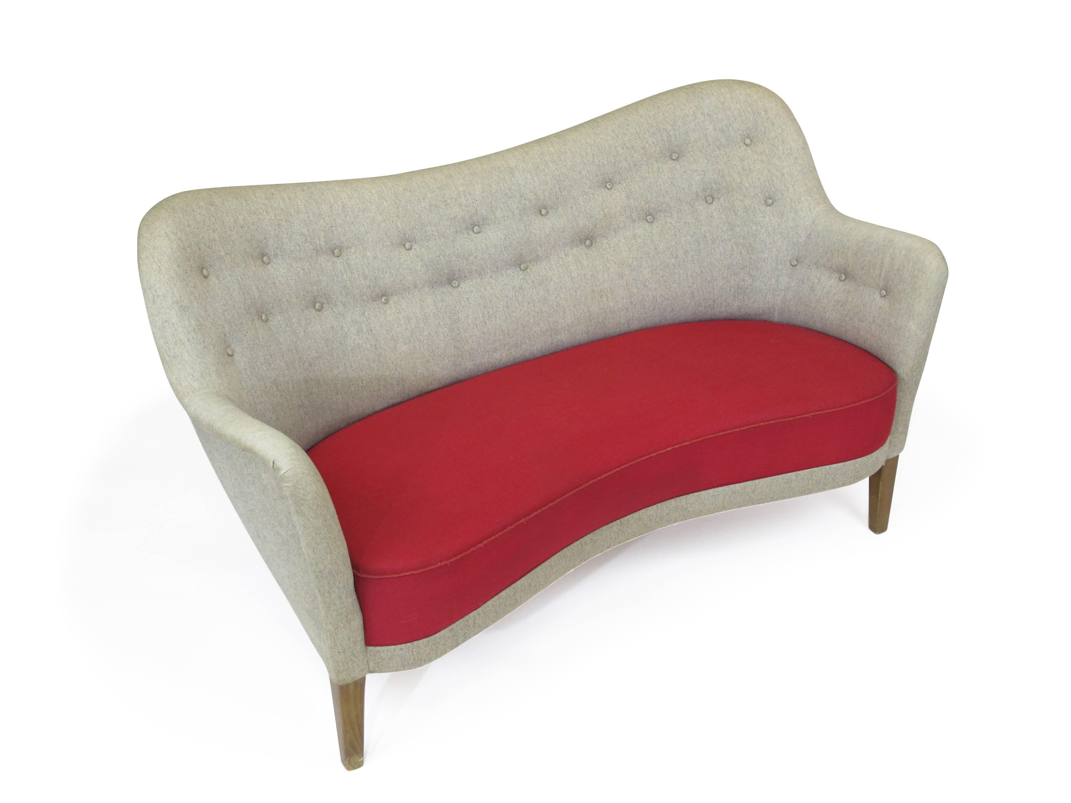 Dänisches Sofa aus den späten 1940er Jahren in der Art des Finn Juhl-Sofas von Carl Brorup im Angebot 2
