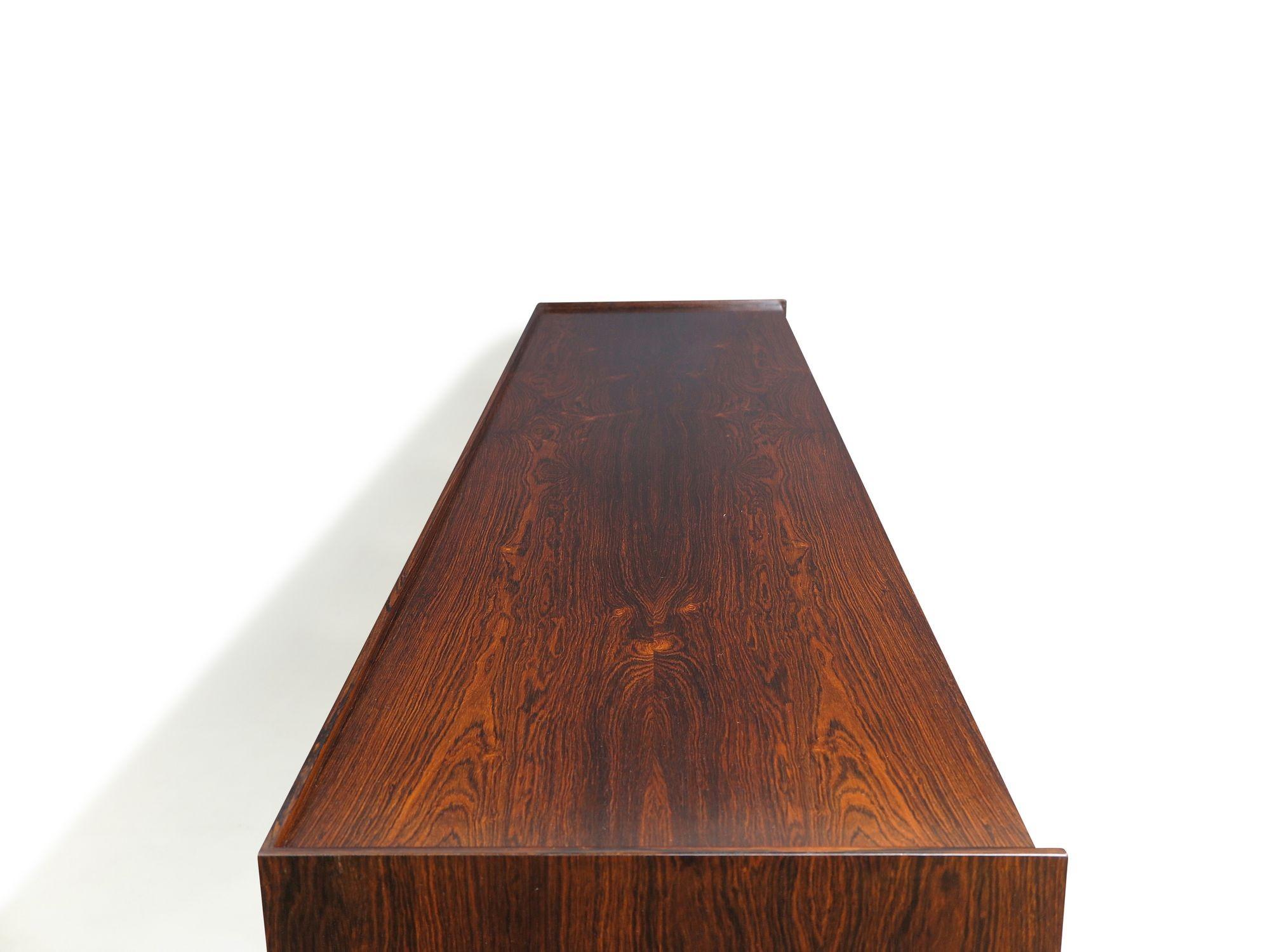 Ib Kofod-Larsen per Brandi Moblefabrik Credenza / Cassettone in legno di palissandro in vendita 3