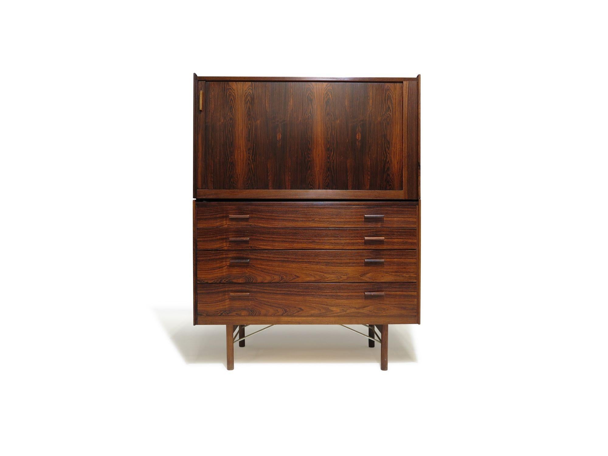 A olio Raro set Ib Kofod-Larsen Credenza / Comò e comodini Tavolini da letto in vendita