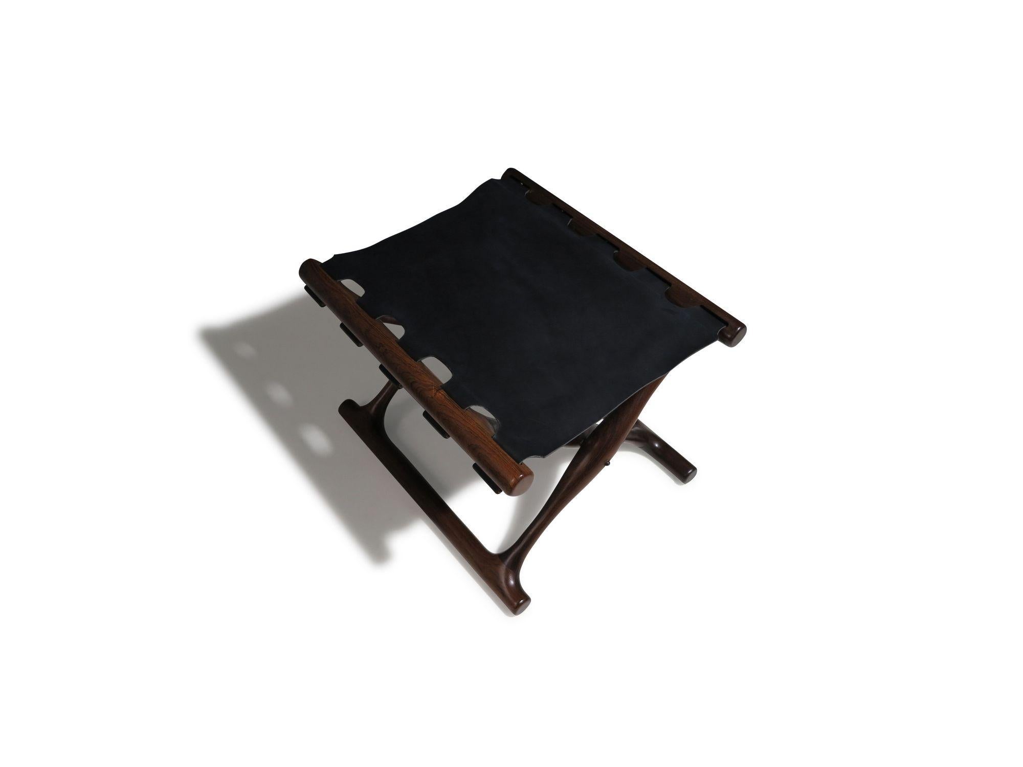 20ième siècle Tabouret pliant en bois de rose brésilien et cuir de Poul Hundevad, époque ancienne en vente