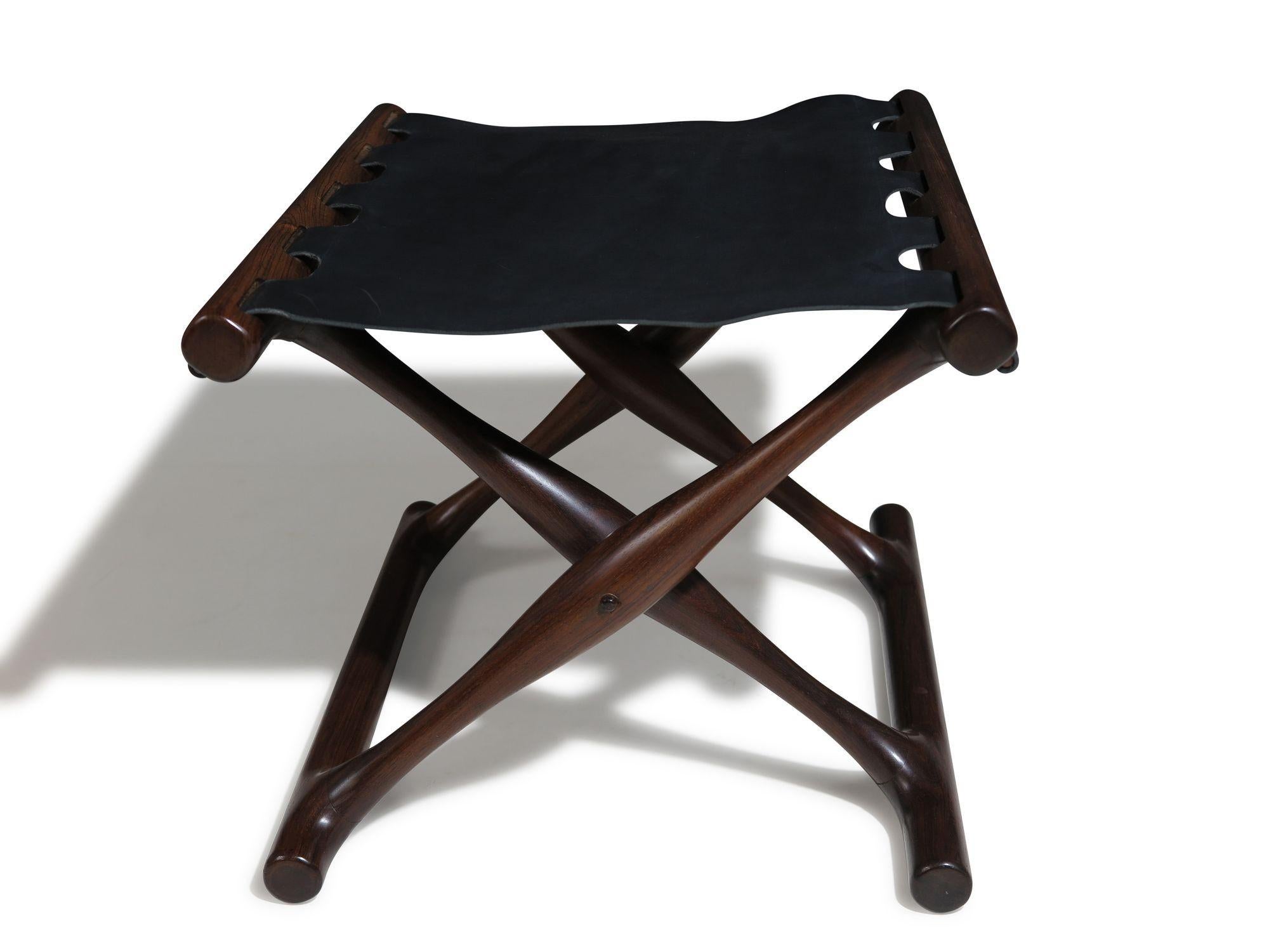 Scandinave moderne Tabouret pliant en bois de rose brésilien et cuir de Poul Hundevad, époque ancienne en vente