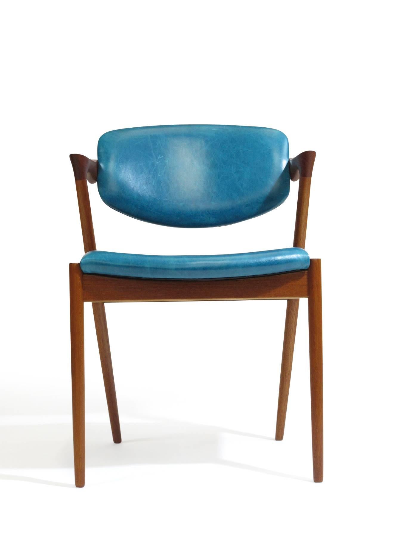 Six chaises à manger danoises en teck de Kai Kristiansen en cuir turquoise:: 20 disponibles Excellent état à Oakland, CA