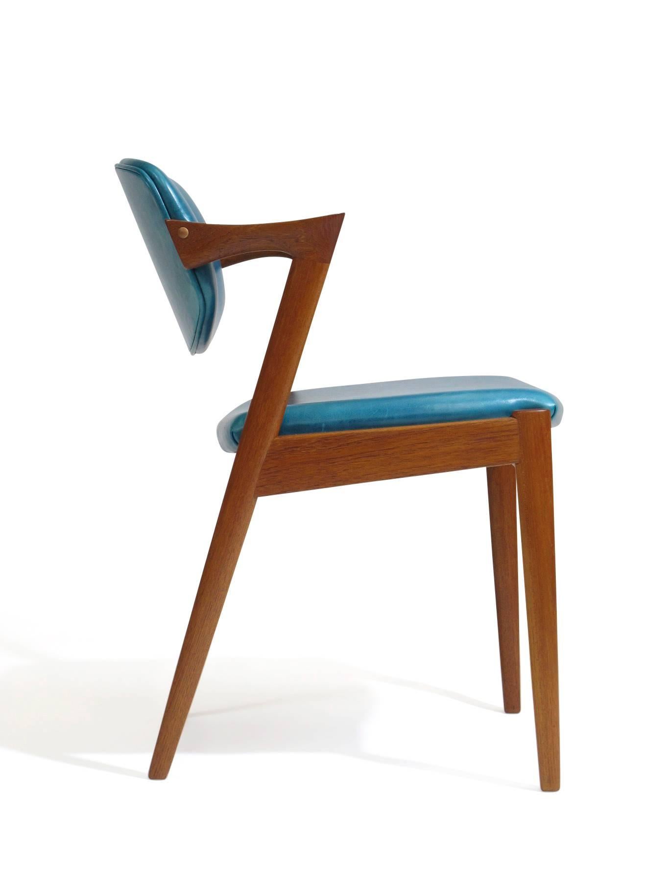 20ième siècle Six chaises à manger danoises en teck de Kai Kristiansen en cuir turquoise:: 20 disponibles