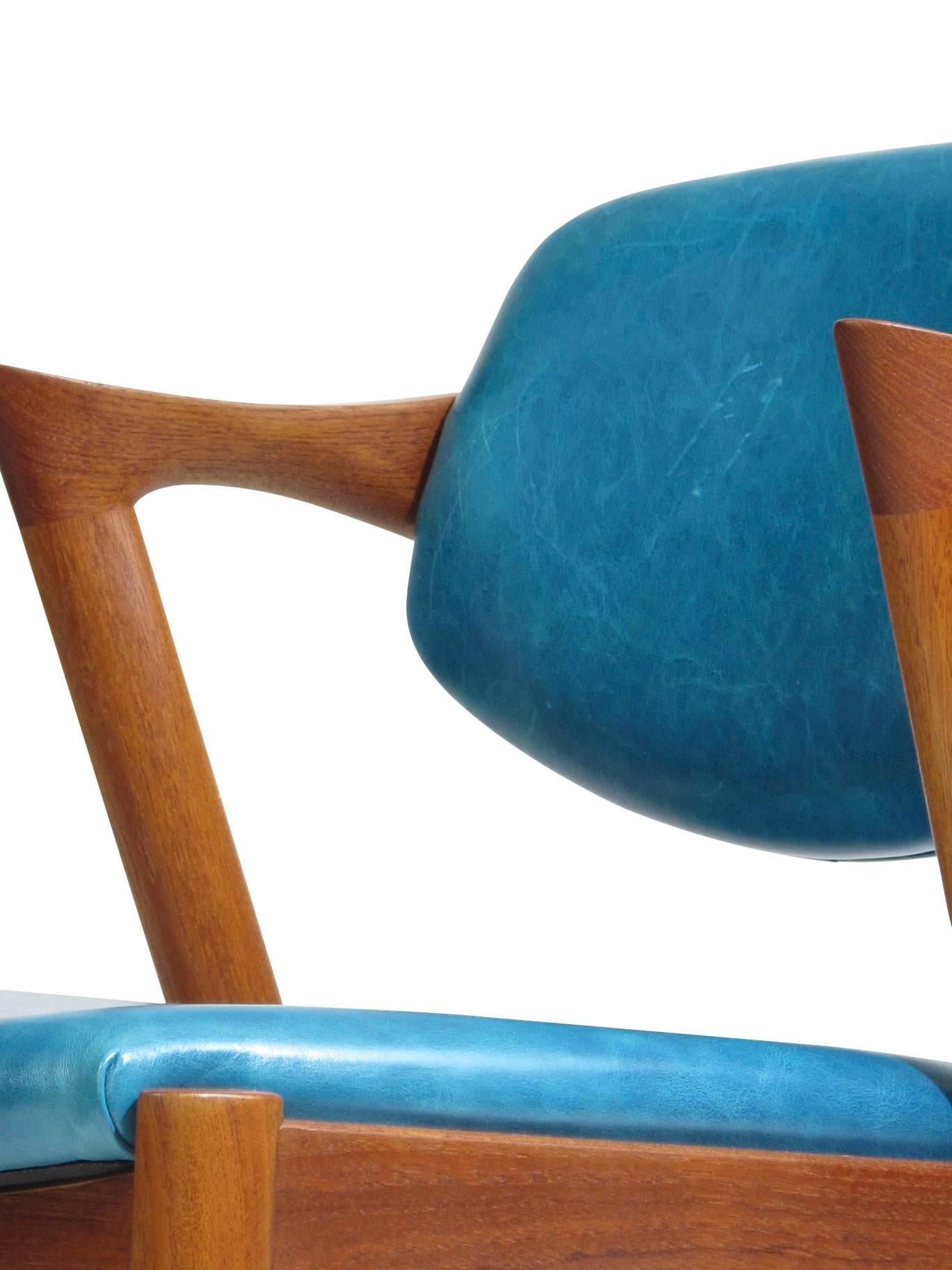 Six chaises à manger danoises en teck de Kai Kristiansen en cuir turquoise:: 20 disponibles 1