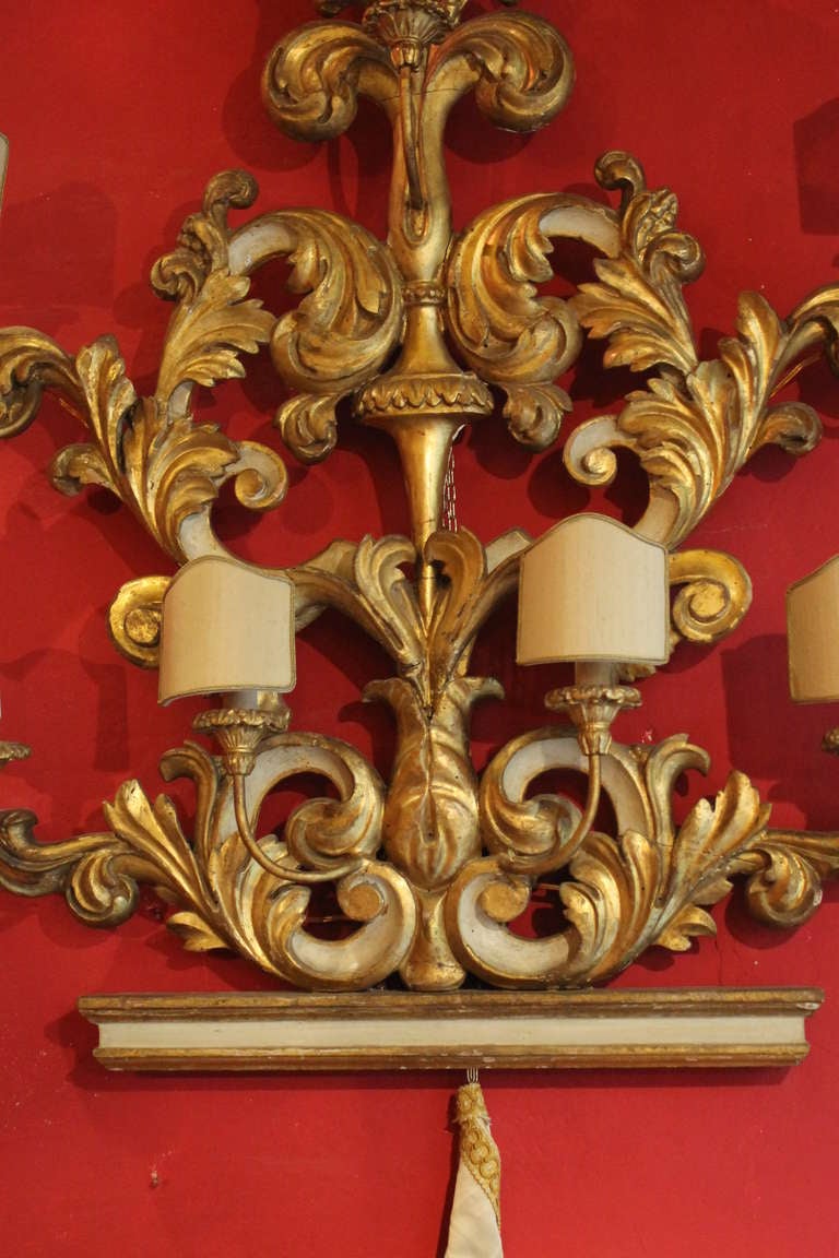 Hand-Carved Italian 19th Century Carved White Lacquer and Giltwood Eight-Light Sconce