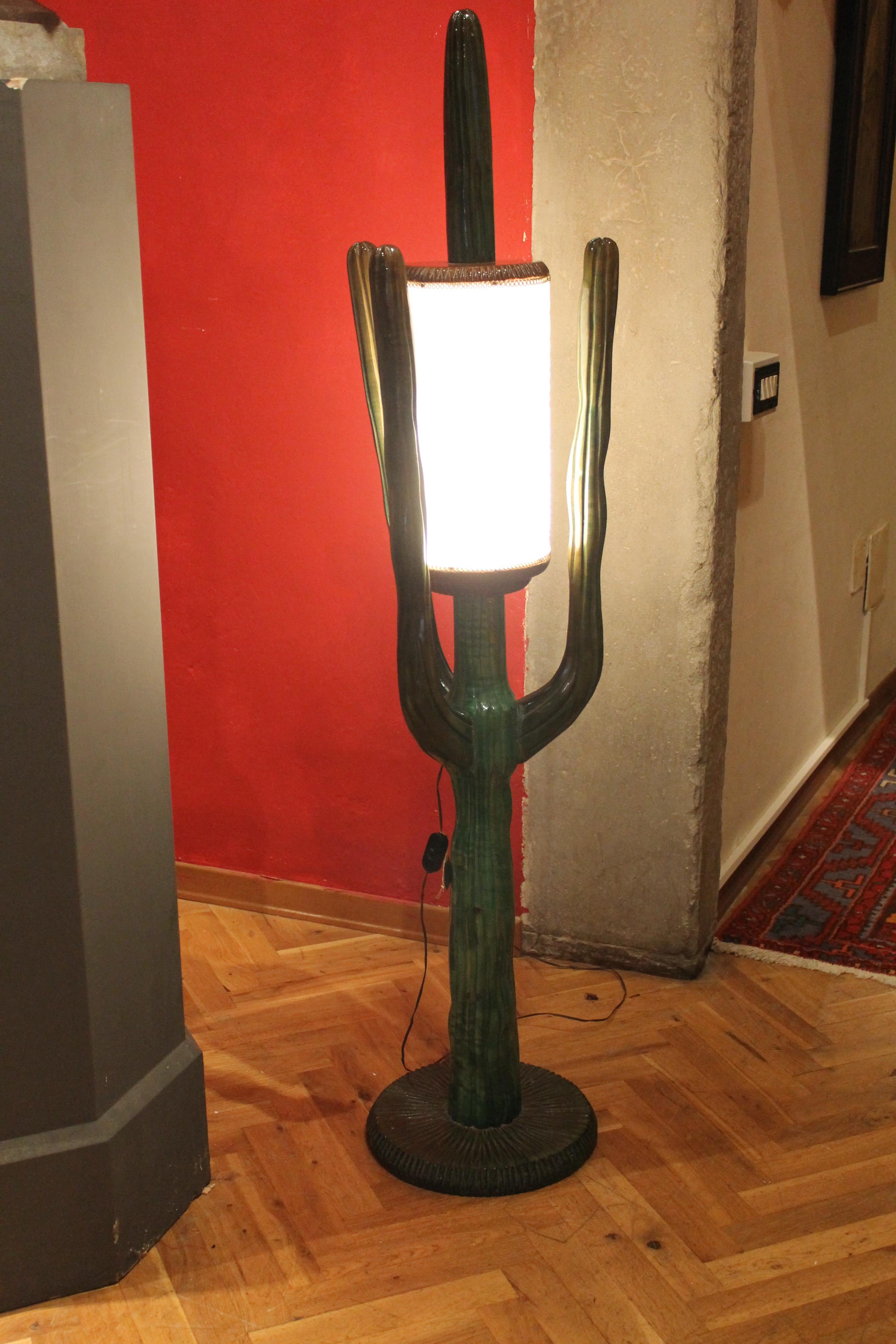 This fun and unusual one light 20th century Italian design floor lamp is made of solid wood and plastic. The wood shape of the cactus is well carved and green lacquered, the light is housed in a white plastic cylinder-shaped case with two wooden