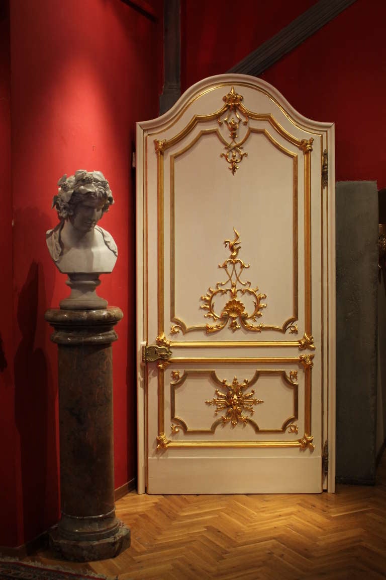 Make a statement of elegance in your home with this Rococo large and important hand carved wood door from Florence, Italy dating back to late 18th Century.
This gorgeous Florentine white lacquered and giltwood doorway features intricate carvings,