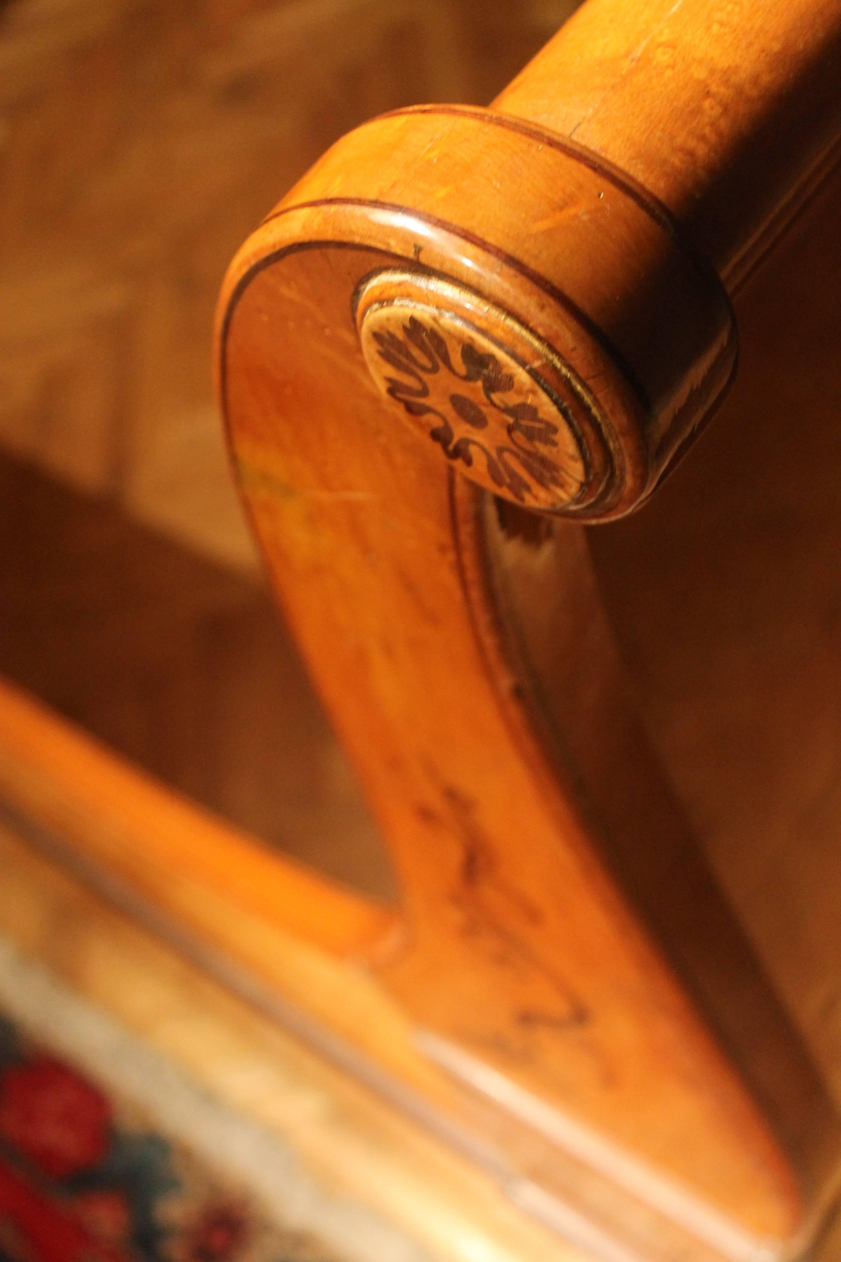 A 19th Century Biedermeier Sleigh Bed with Maple Root Veneer and Floral Patterns 2