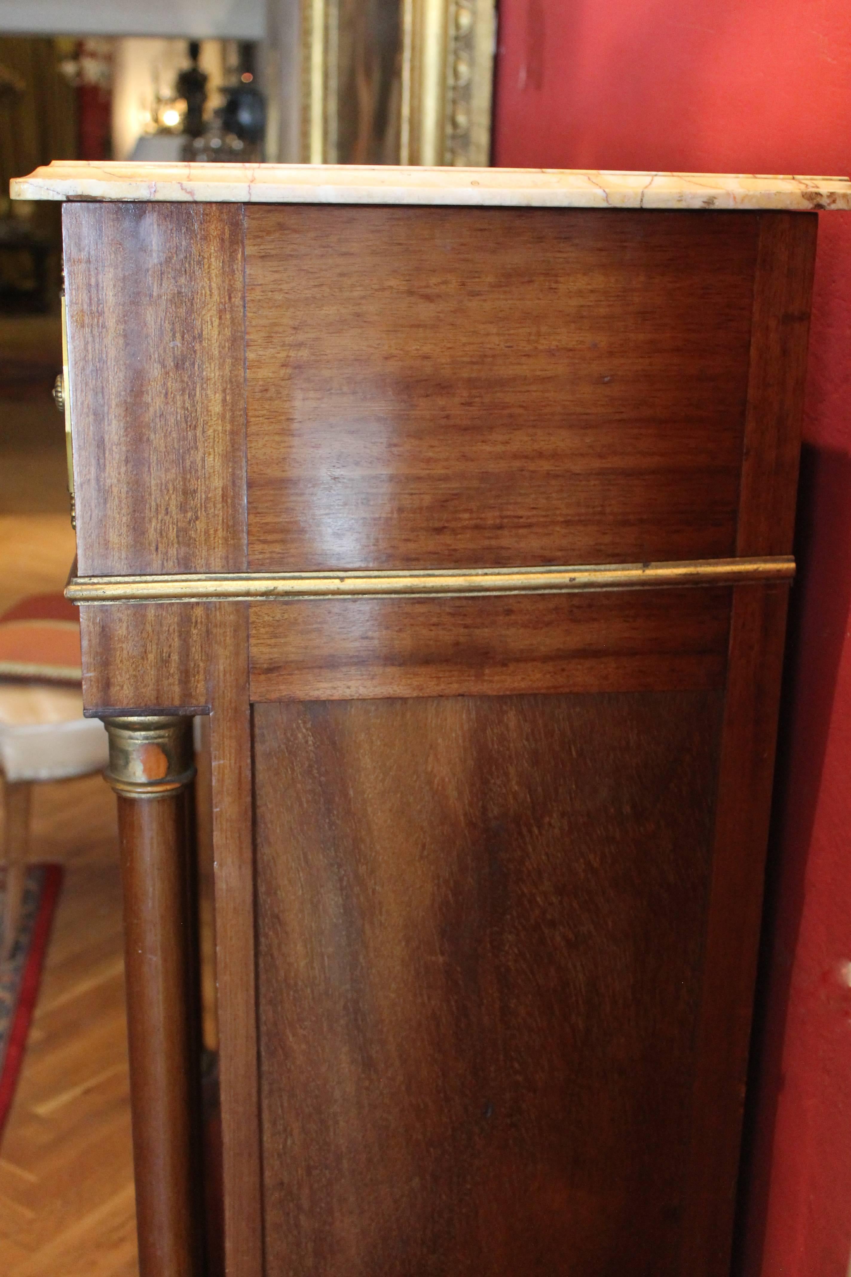 19th Century French Mahogany Bookcase of Narrow Proportion with Marble Top  In Good Condition In Firenze, IT