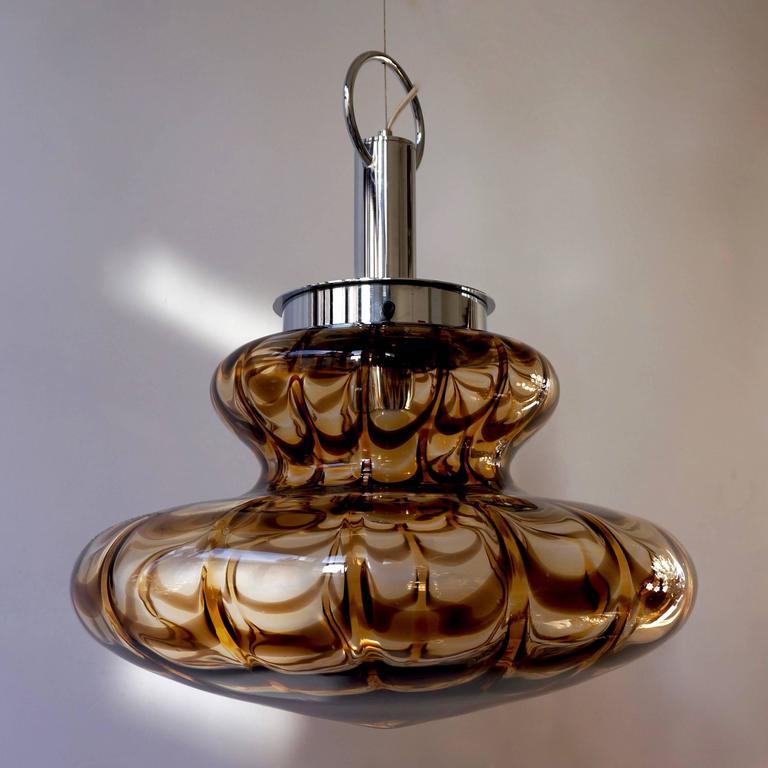 Italian Murano glass pendant light or chandelier.
Total height with the chain is 120 cm.