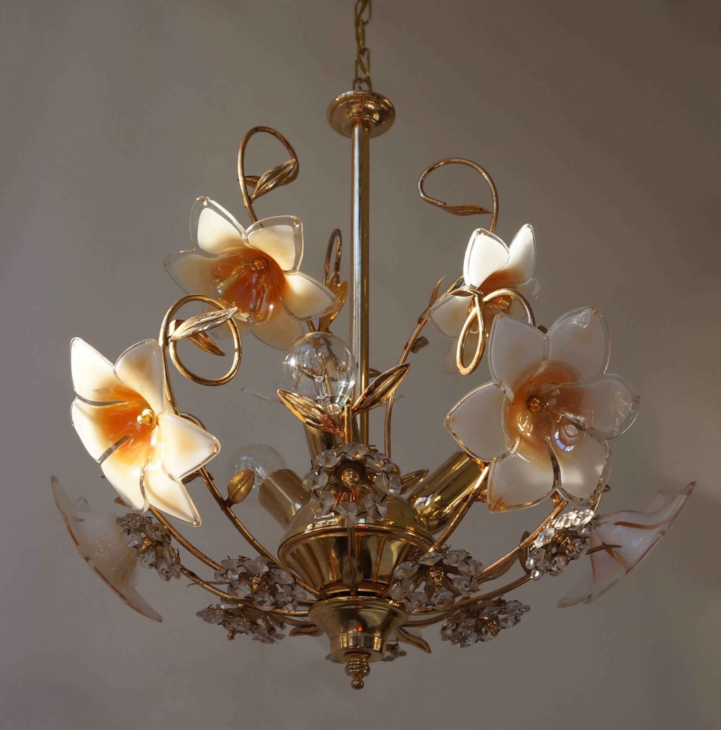 Hollywood Regency Lampadario italiano in ottone e vetro di Murano in vendita
