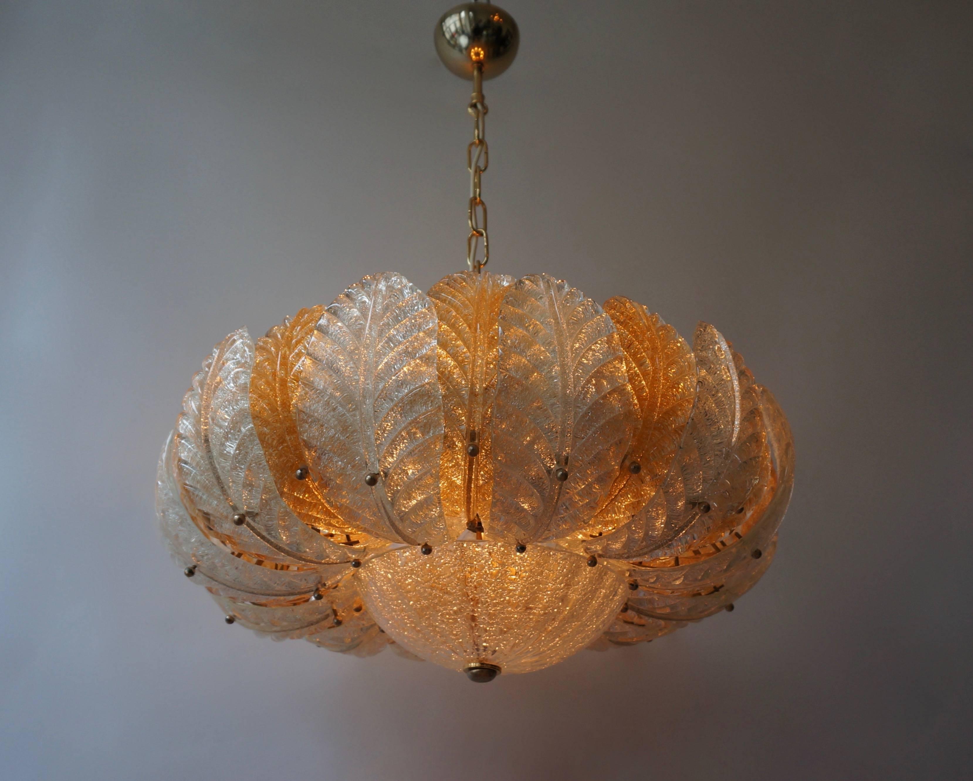 Italian chandelier with 24 Murano glass leaves.
Total height with the chain is 75 cm,
Diameter: 64 cm.
Eight E14 bulbs.