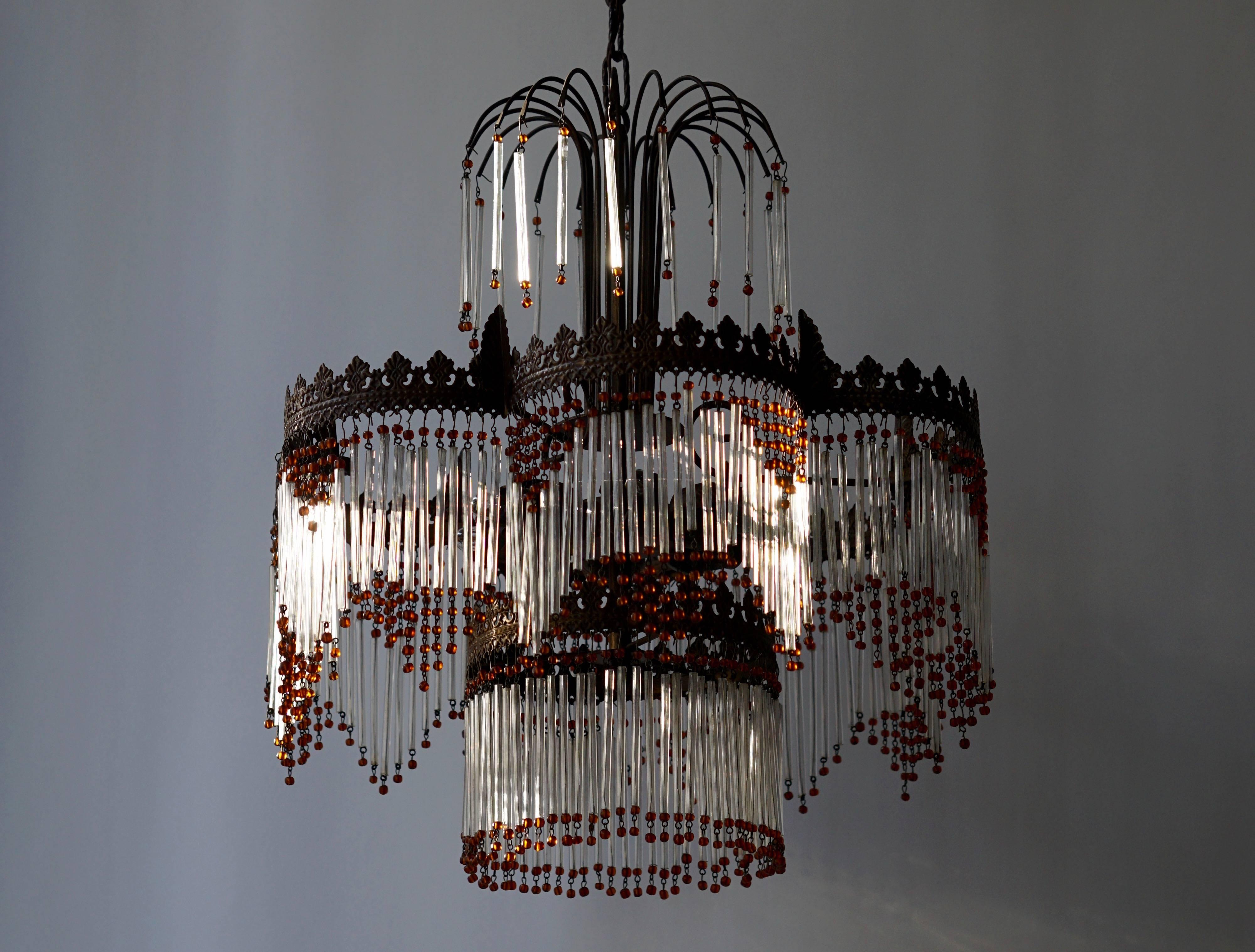 Italian Murano chandelier.
Diameter:50 cm.
Height fixture:50 cm.
Total height with the chain is 95 cm.
Six E14 bulbs.