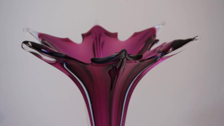 Mid-Century Modern 20th Century Italian Murano Glass Vase For Sale