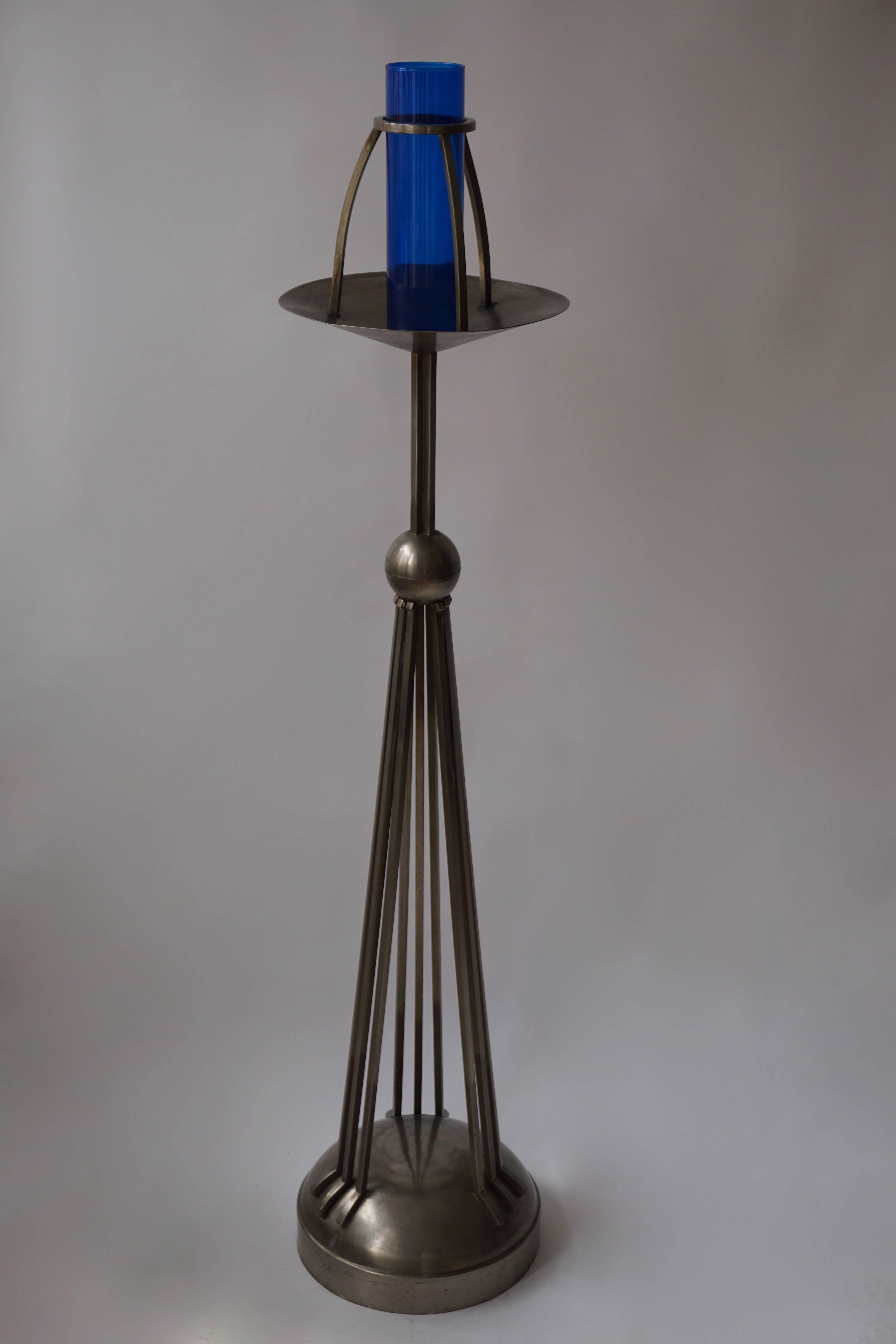 Art Deco candlestick.

Measures: Height: 140 cm.
Diameter: 30 cm.