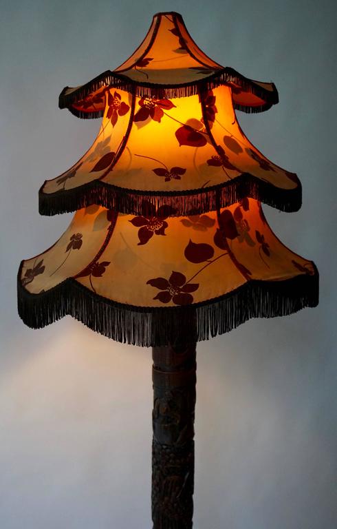 Hand-Carved 1920s Fine Antique Chinese Rosewood Carved Table Lamp with Pagoda Shade For Sale