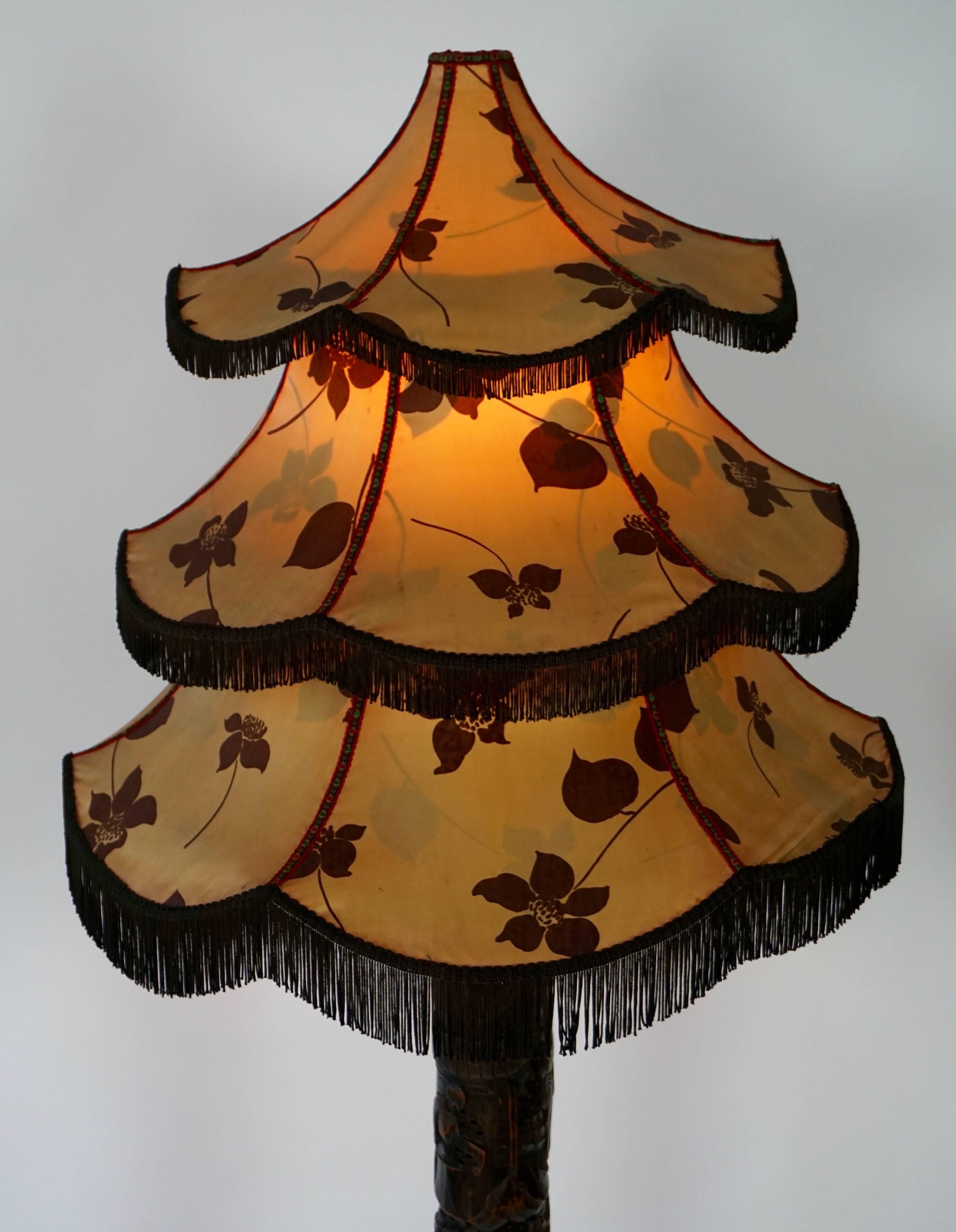 Mid-Century Modern 1920s Fine Antique Chinese Carved Floor Lamp with Pagoda Shade For Sale